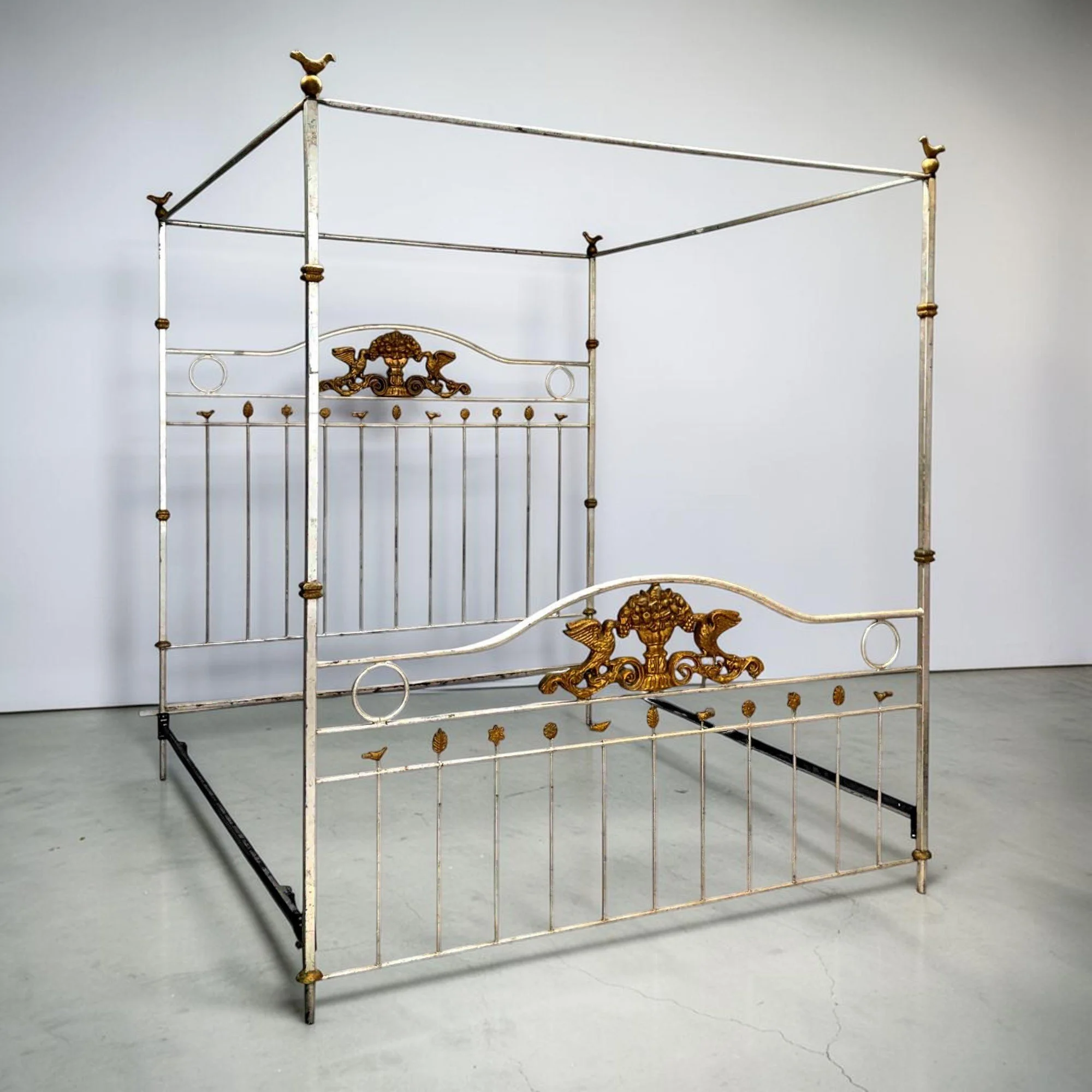 vintage-distressed-silvered-iron-canopy-king-canopy-bed-with-gilt-accents 02-studio.jpg