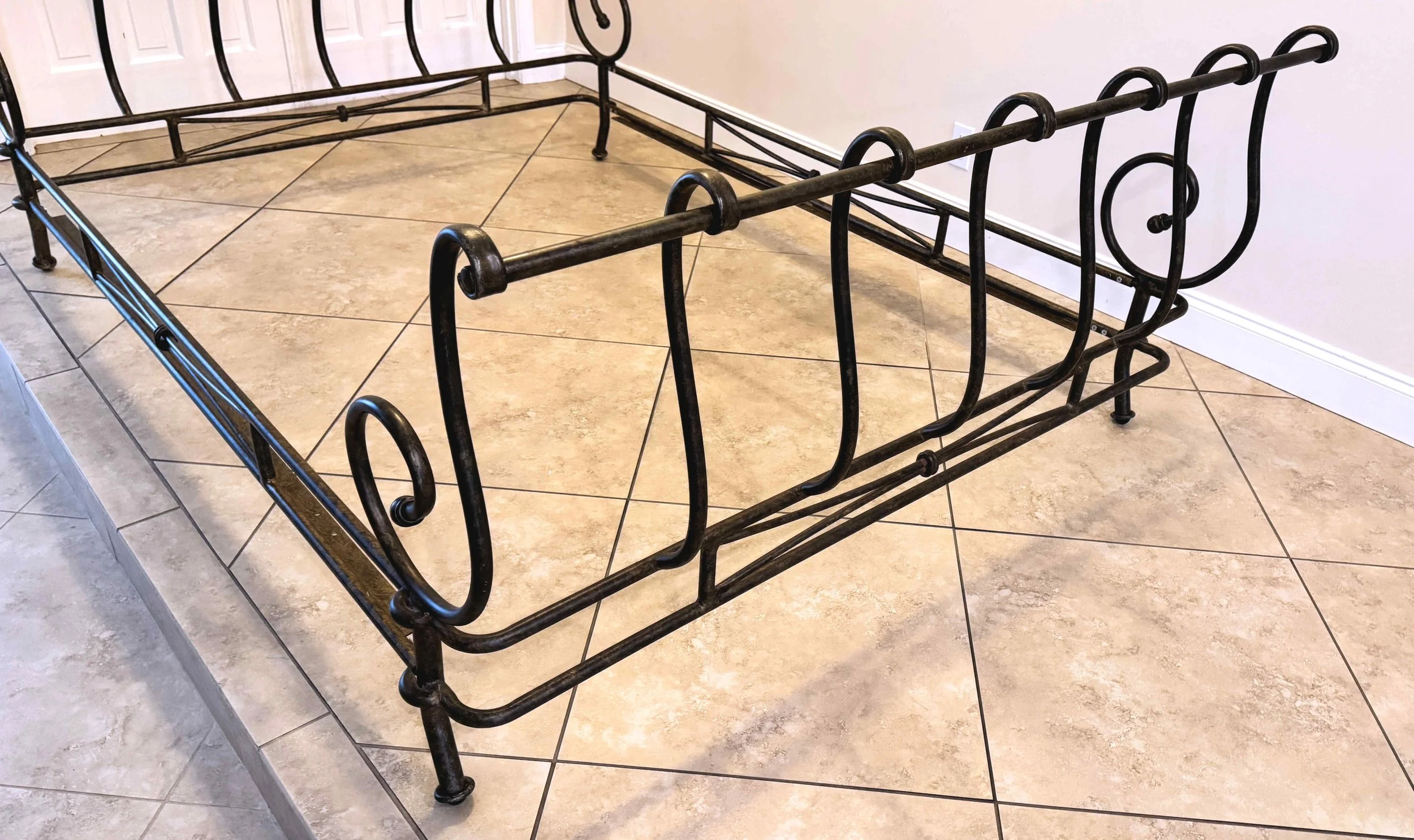 brown-jordan-vintage-1980s-autumn-guild-queen-iron-sleigh-bed 06.jpg