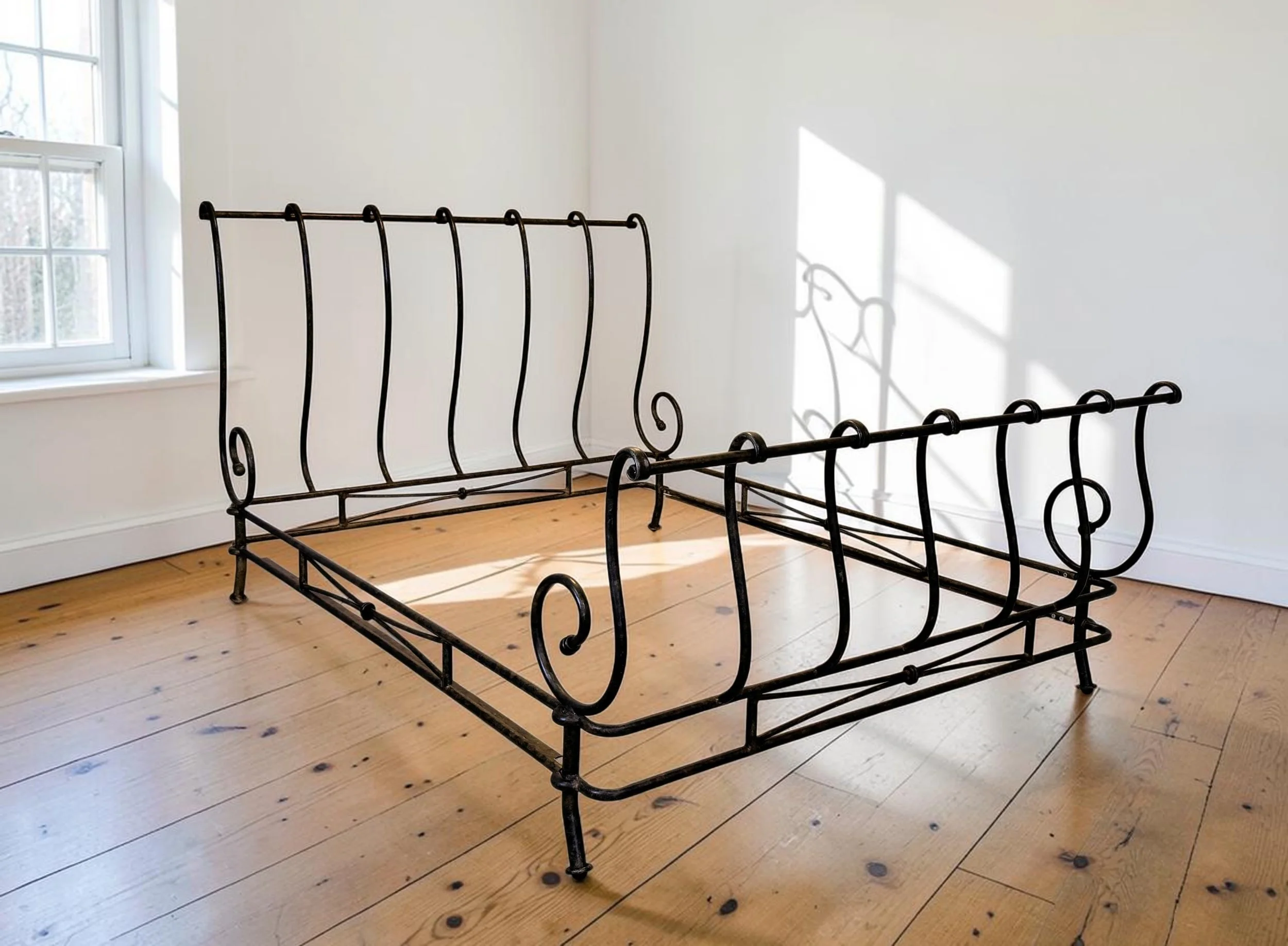 brown-jordan-vintage-1980s-autumn-guild-queen-iron-sleigh-bed room01.jpg