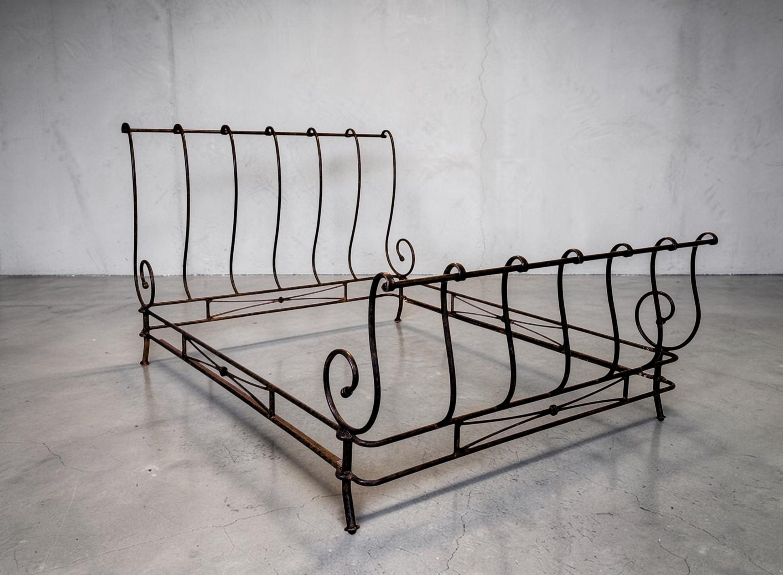 brown-jordan-vintage-1980s-autumn-guild-queen-iron-sleigh-bed 02-studio.jpg