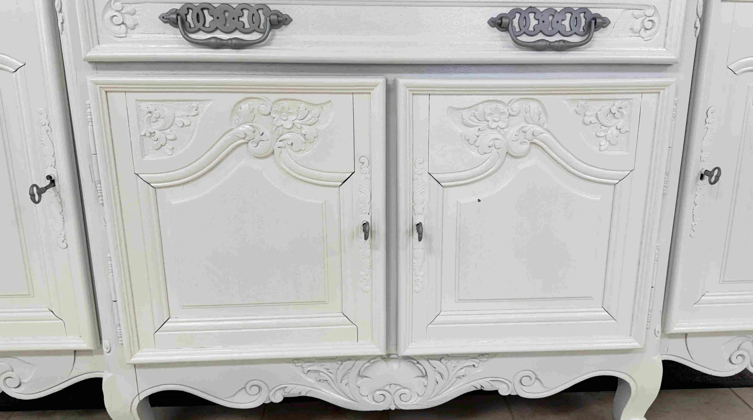 vintage-shabbyy-chic-coastal-painted-sideboard 08.jpg