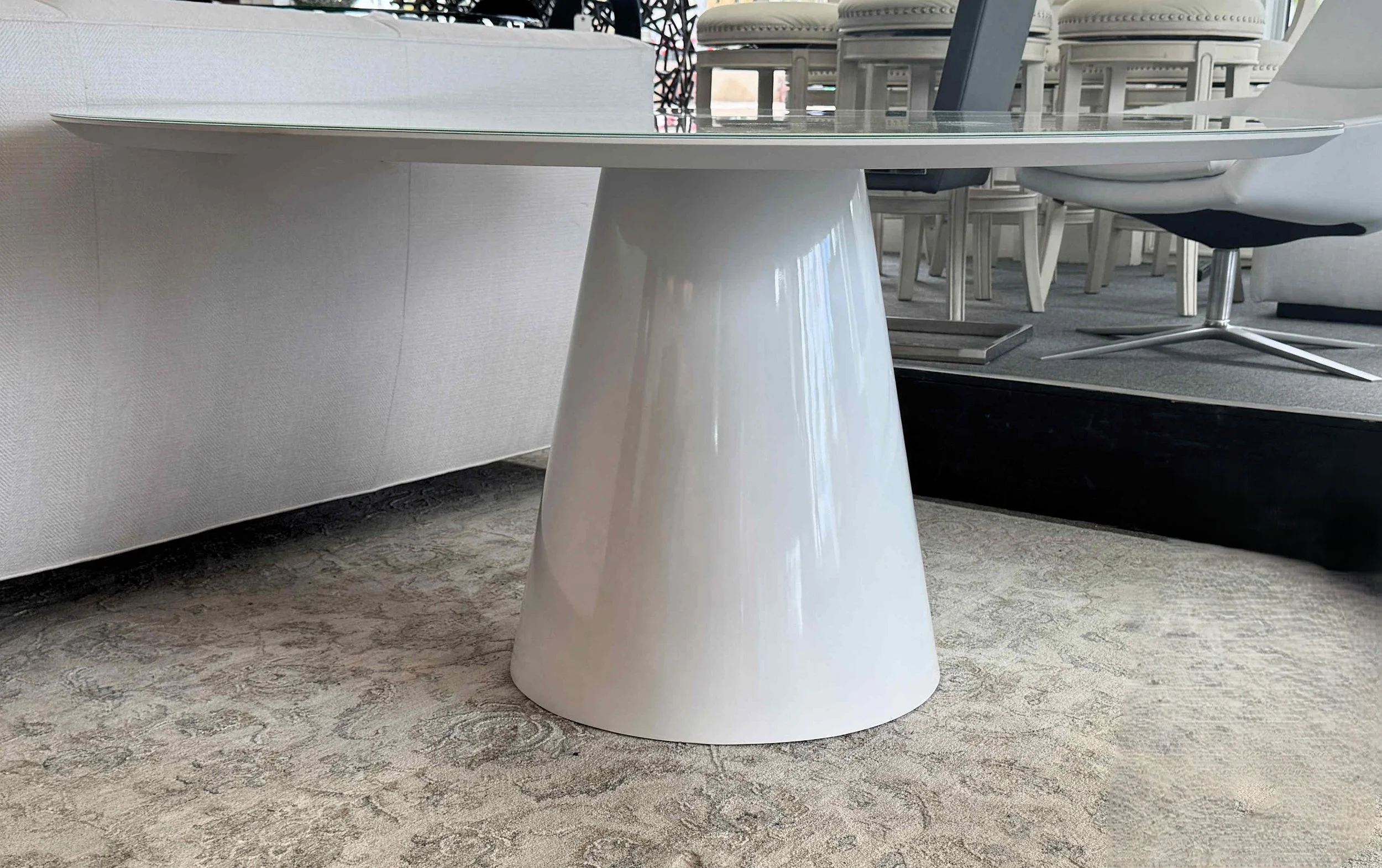 sobe-modern-round-embossed-glass-dining-table 05.jpg