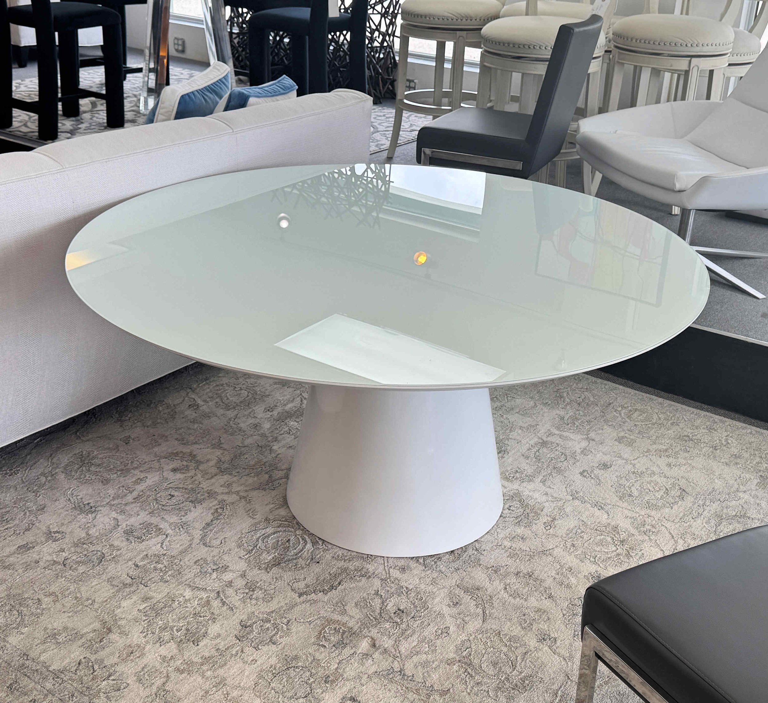 sobe-modern-round-embossed-glass-dining-table 06.jpg