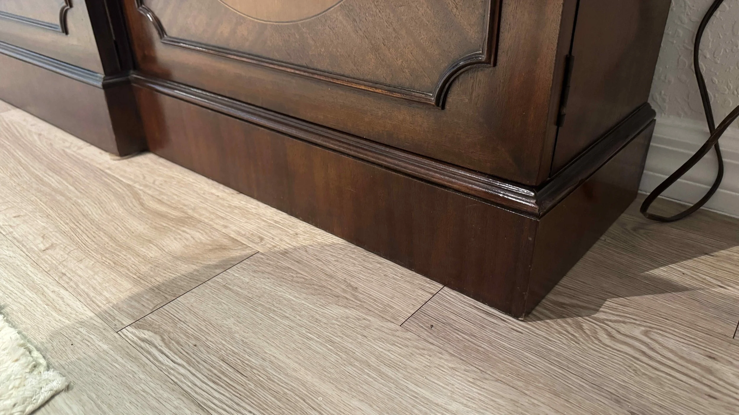 baker-collectors-edition-mahogany-breakfront-china-display-cabinet 08a.jpg