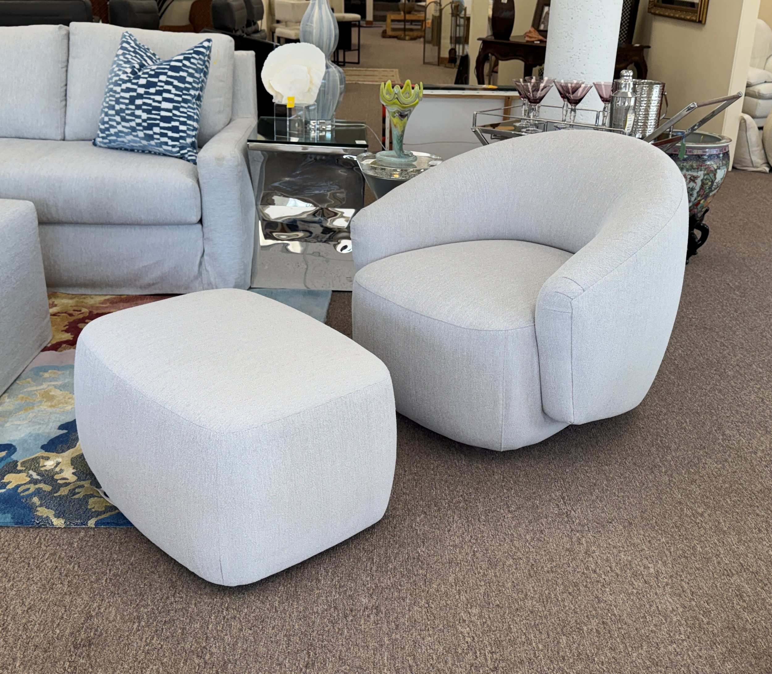 vanguard-gabriella-swivel-chair-anderson-ottoman-set 00.jpg