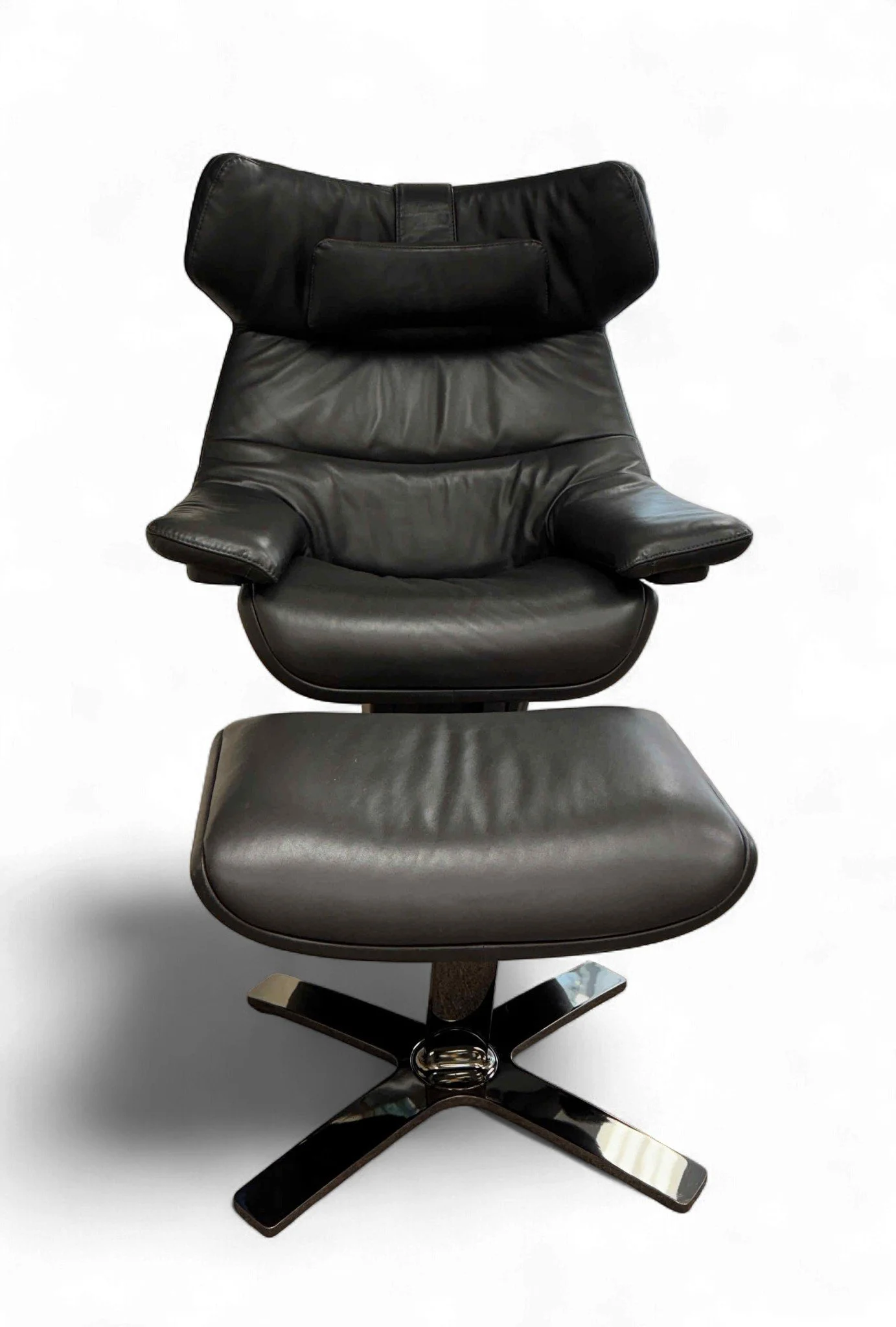 natuzzi-italia-spa-re-vive-leather-swivel-rocker-recliner-ottoman-set 04-sh.jpg