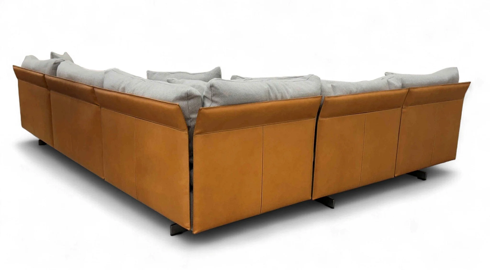 poltrona-frau-jean-marie-massaud-grantorino-leather-sectional 04a-sh.jpg