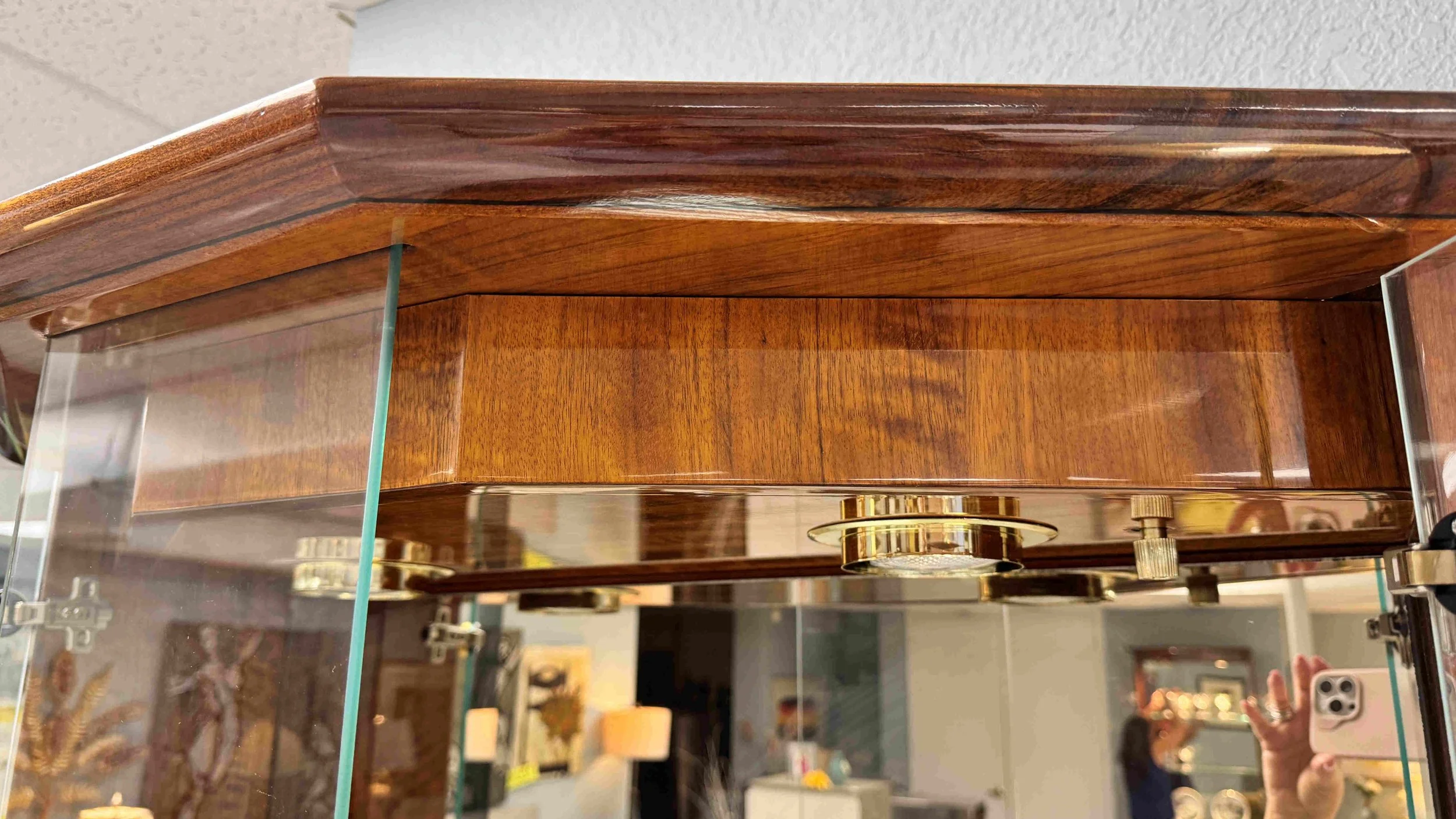 henredon-mahogany-lighted-bunching-curio-cabinets-set-pair-of-2 14.jpg