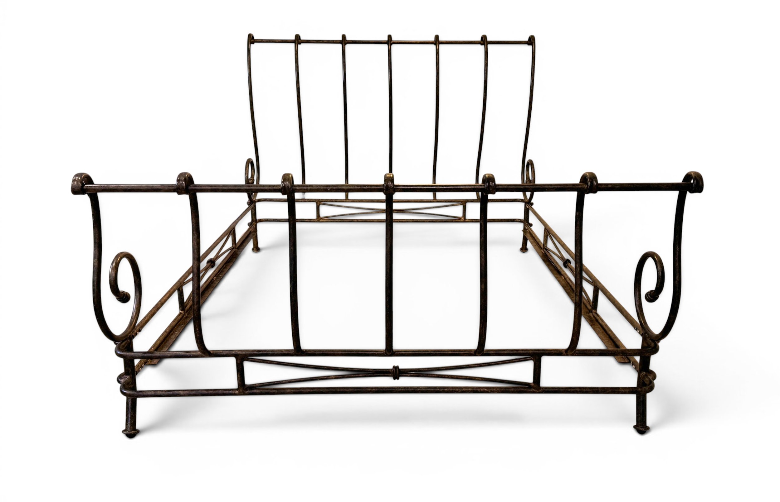 brown-jordan-vintage-1980s-autumn-guild-queen-iron-sleigh-bed 00-sh.jpg