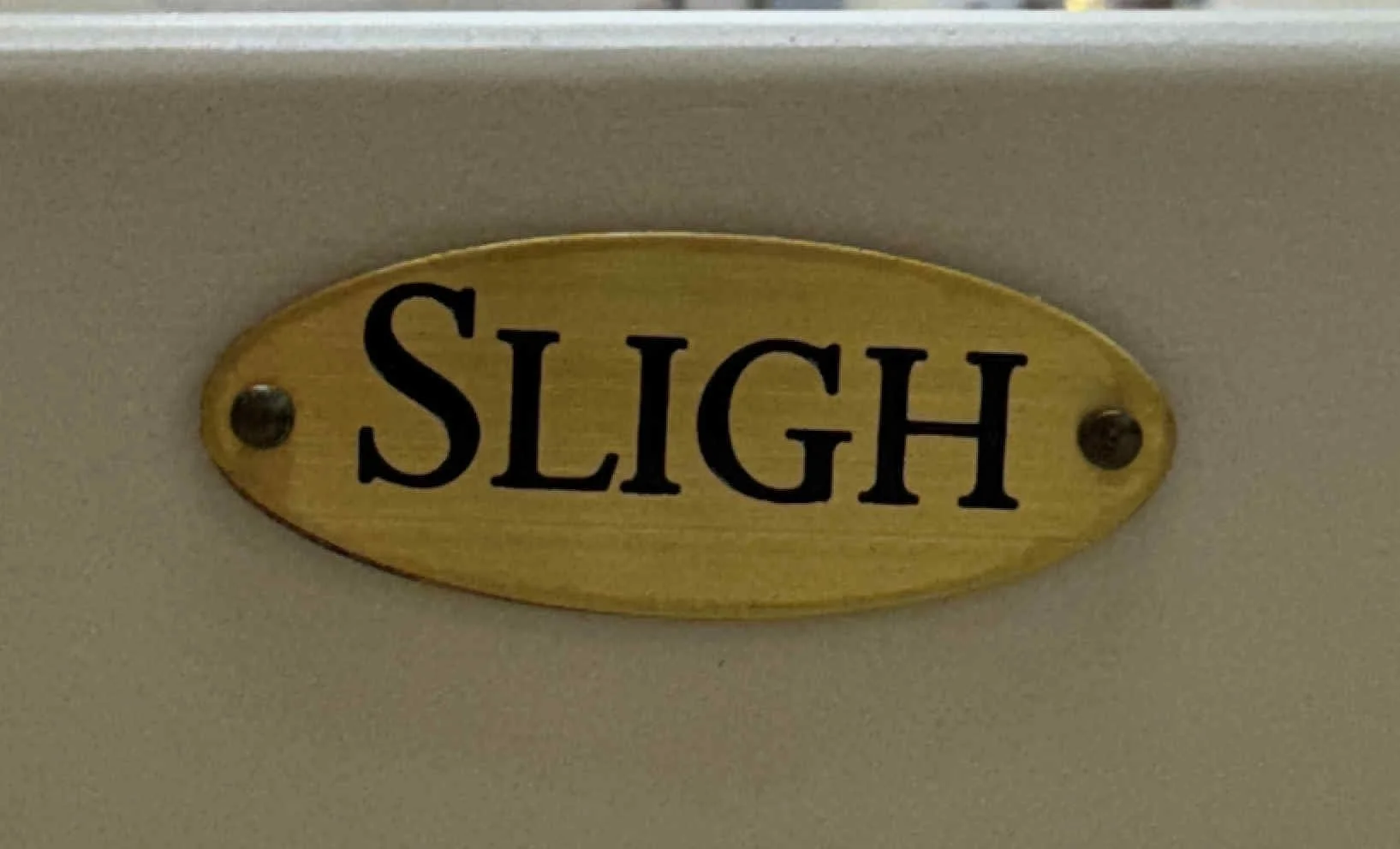 lexington-sligh-cascades-caledonia-desk 15.jpg