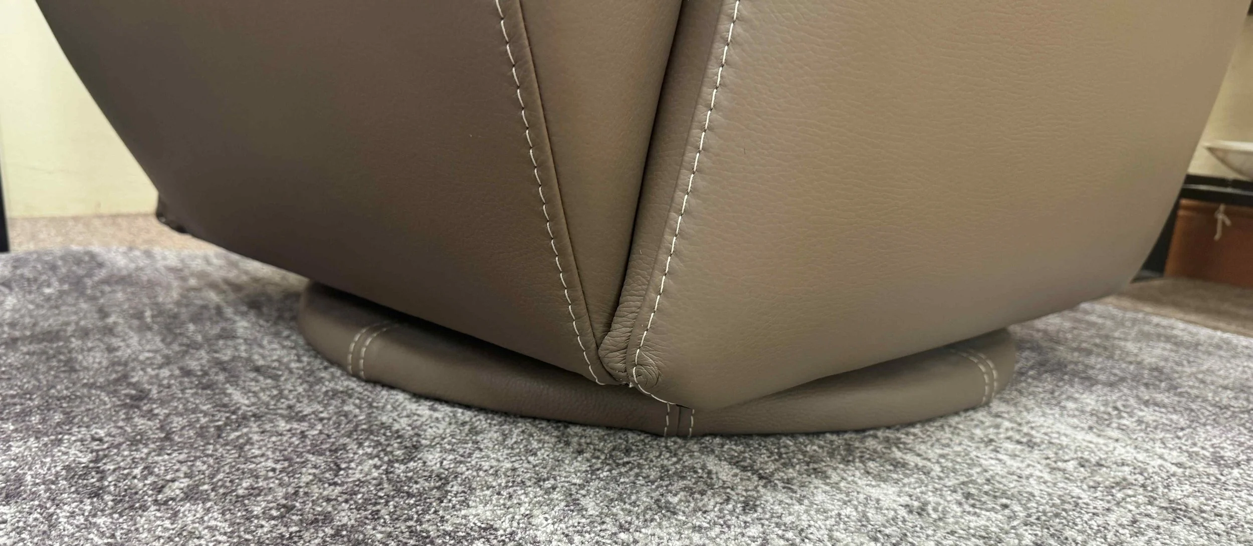 w-schillig-german-leather-nikki-swivel-lounge-chairs-set-pair-of-2 08.jpg