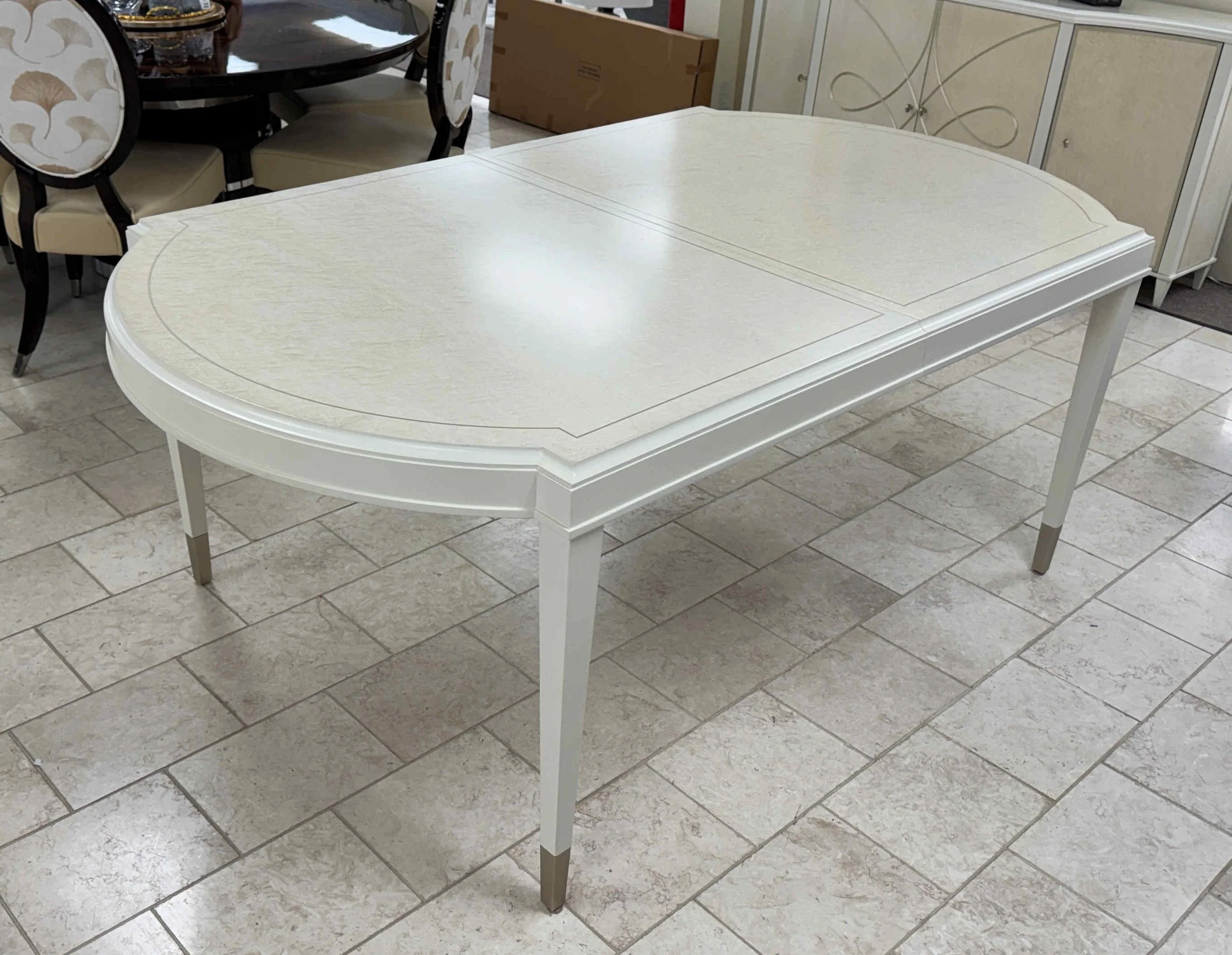 caracole-feast-your-eyes-dining-table 03.jpg