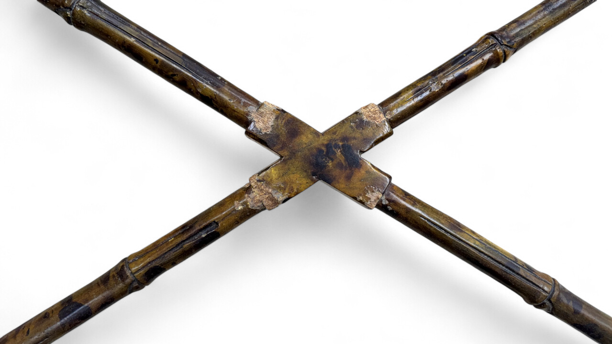 maitland-smith-tortoise-bamboo-rattan-tessellated-penshell-tray-table 11-sh.png