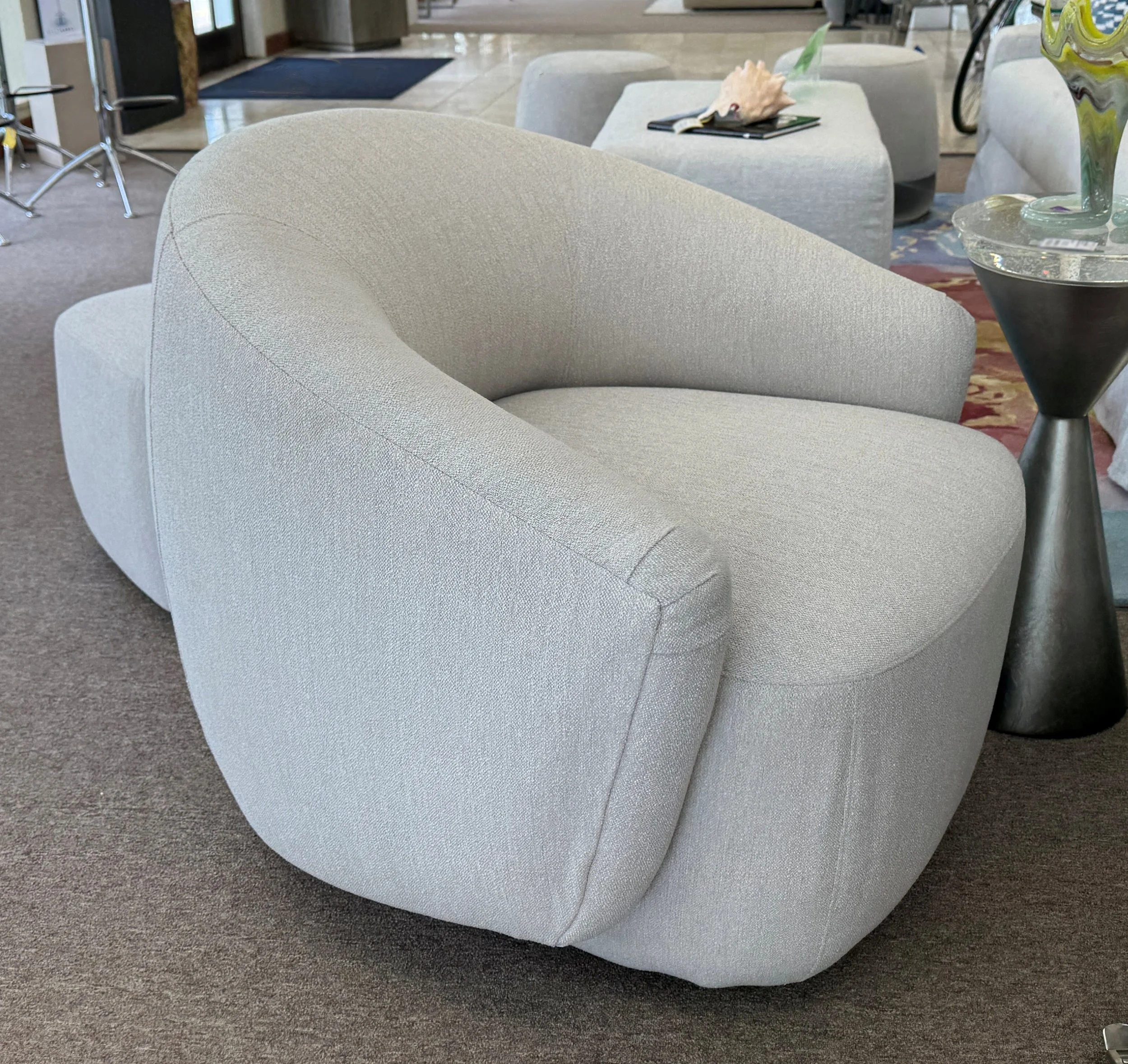 vanguard-gabriella-swivel-chair-anderson-ottoman-set 06.jpg