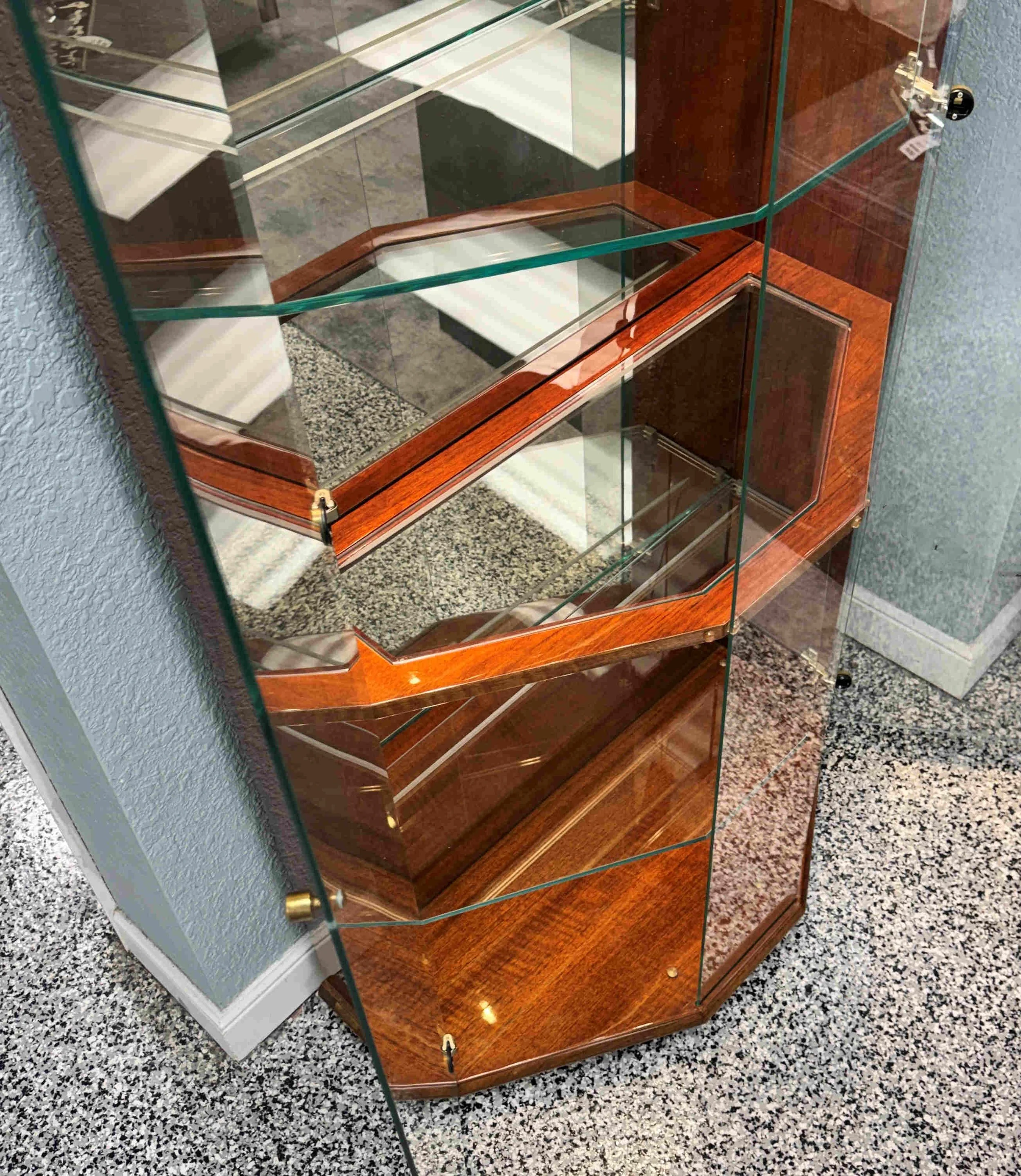henredon-mahogany-lighted-bunching-curio-cabinets-set-pair-of-2 11.jpg