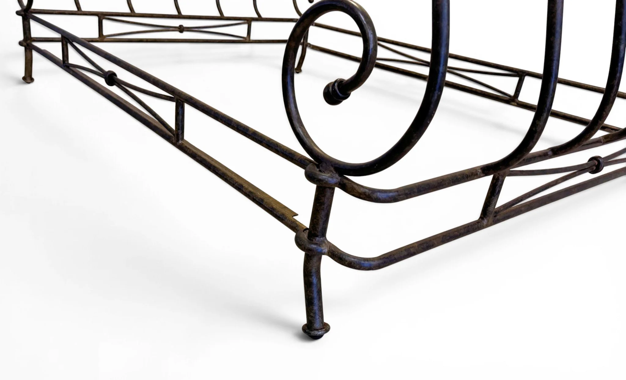 brown-jordan-vintage-1980s-autumn-guild-queen-iron-sleigh-bed 14-sh.jpg