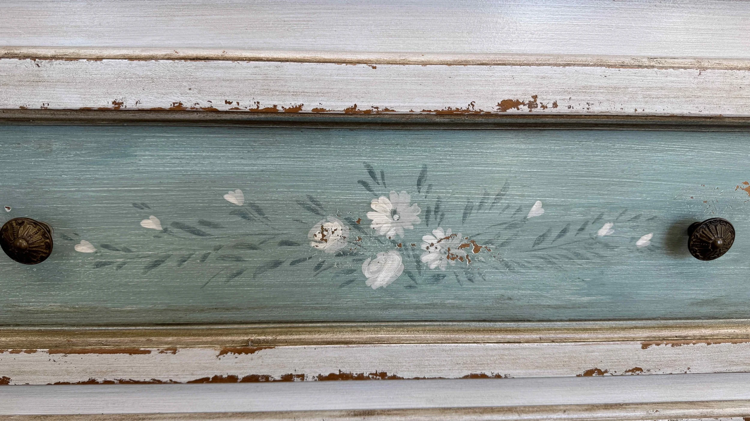 shabby-chic-hand-painted-chest-of-drawers-dresser 07.jpg