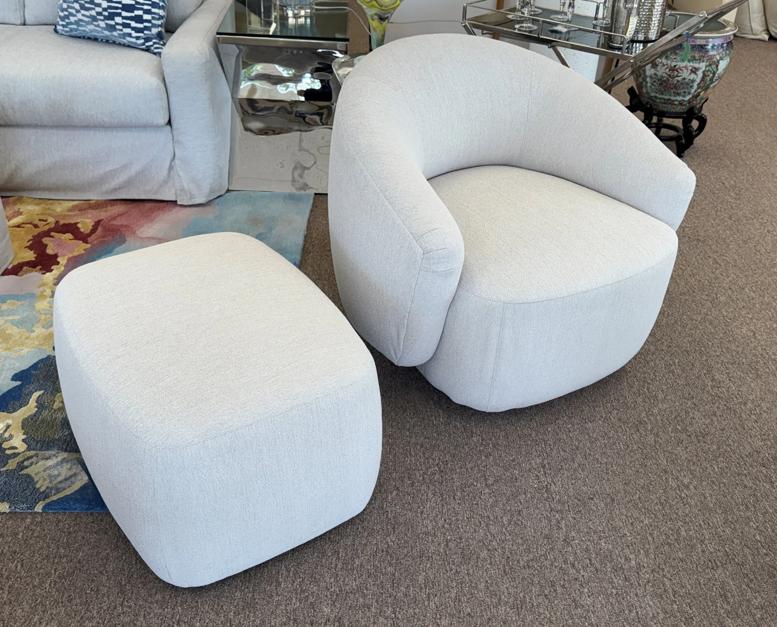 vanguard-gabriella-swivel-chair-anderson-ottoman-set 07.jpg