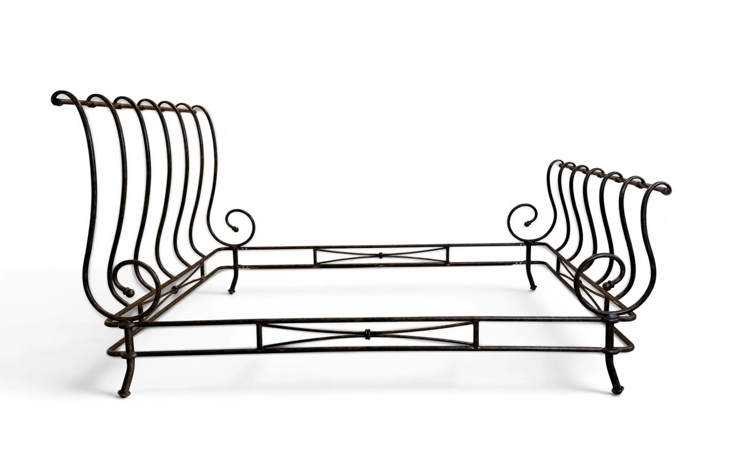brown-jordan-vintage-1980s-autumn-guild-queen-iron-sleigh-bed 03-sh.jpg