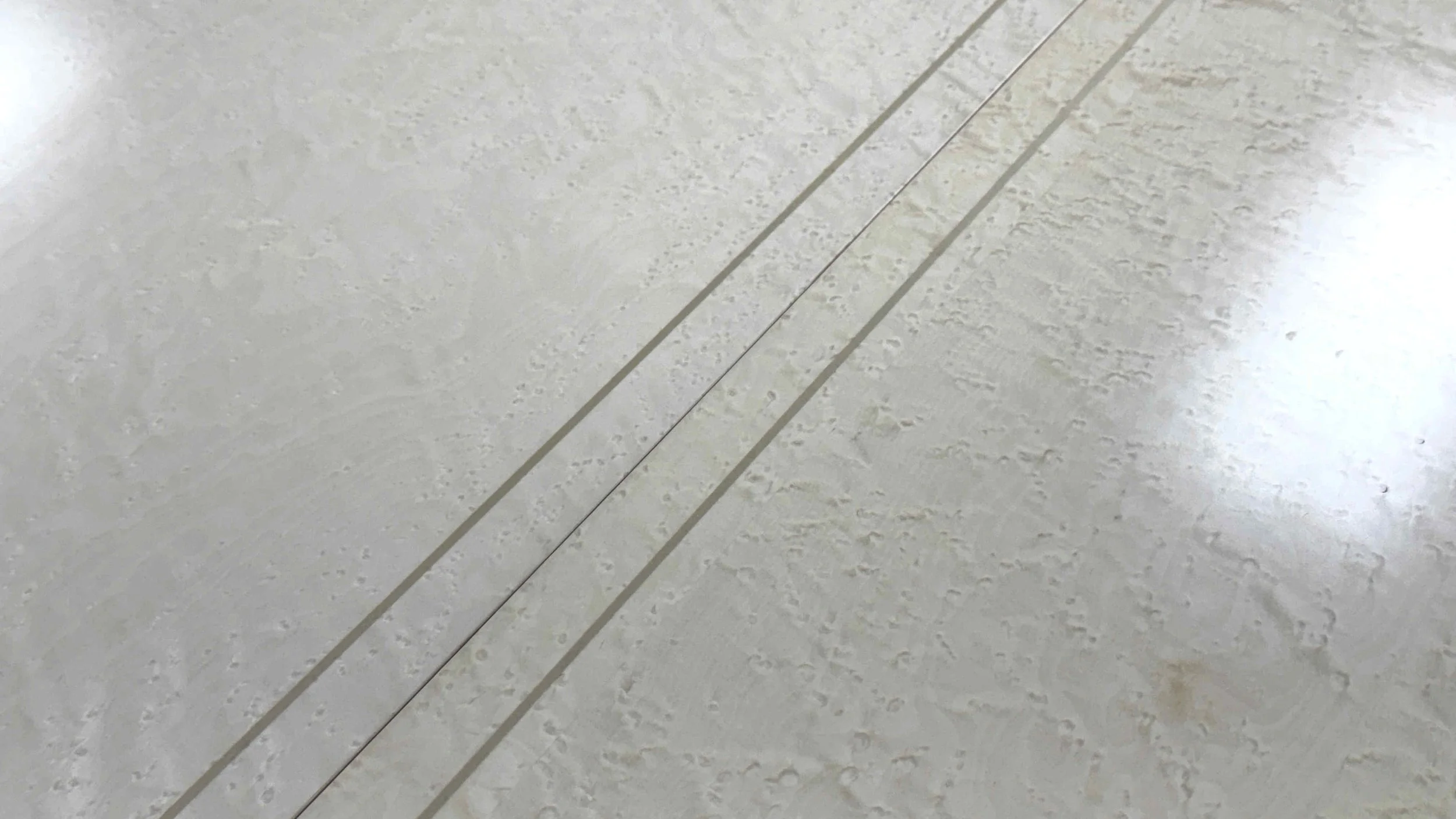 caracole-feast-your-eyes-dining-table 06.jpg