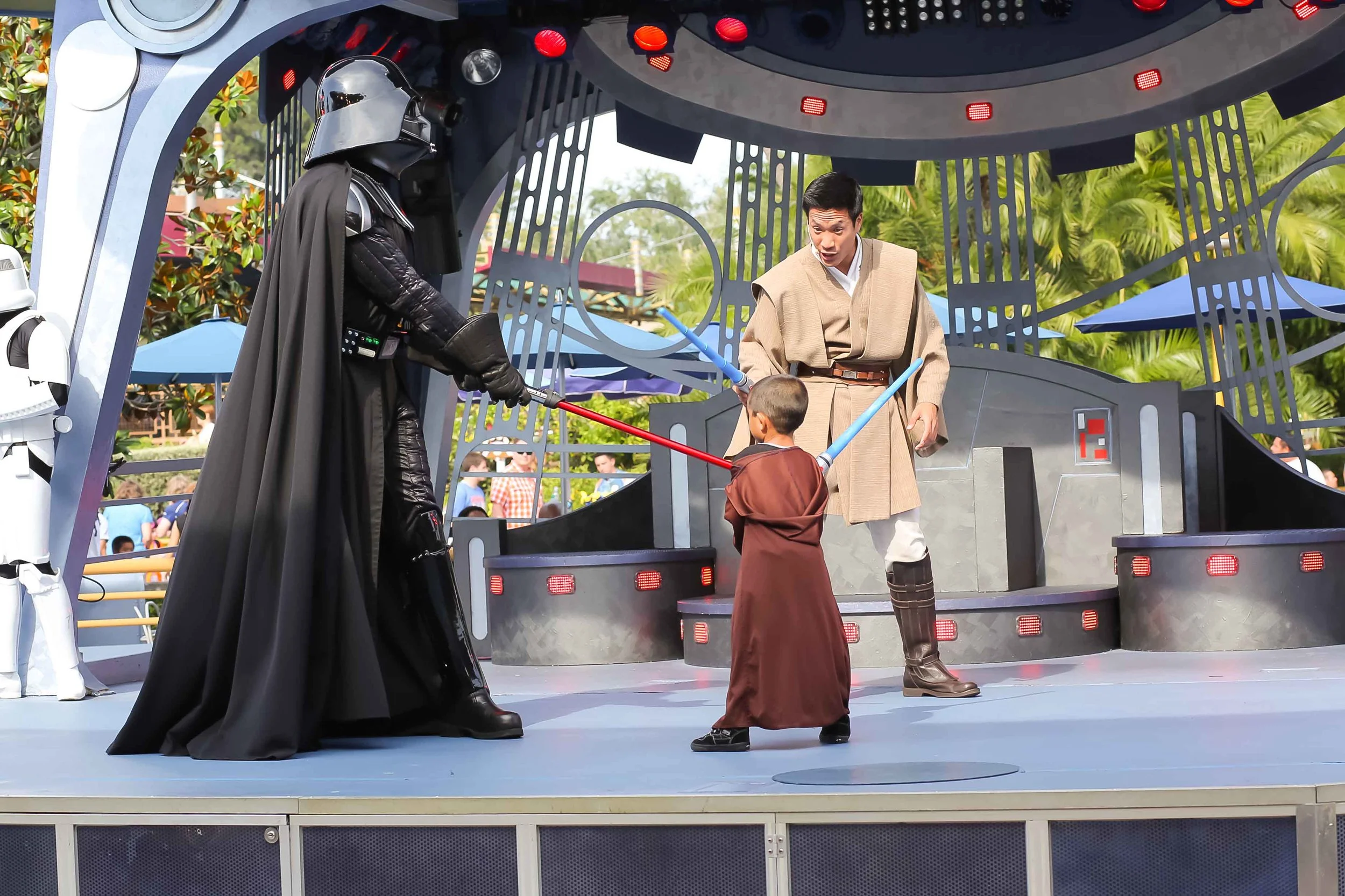 2013_HOLTFAM_DISNEYLAND_067.jpg
