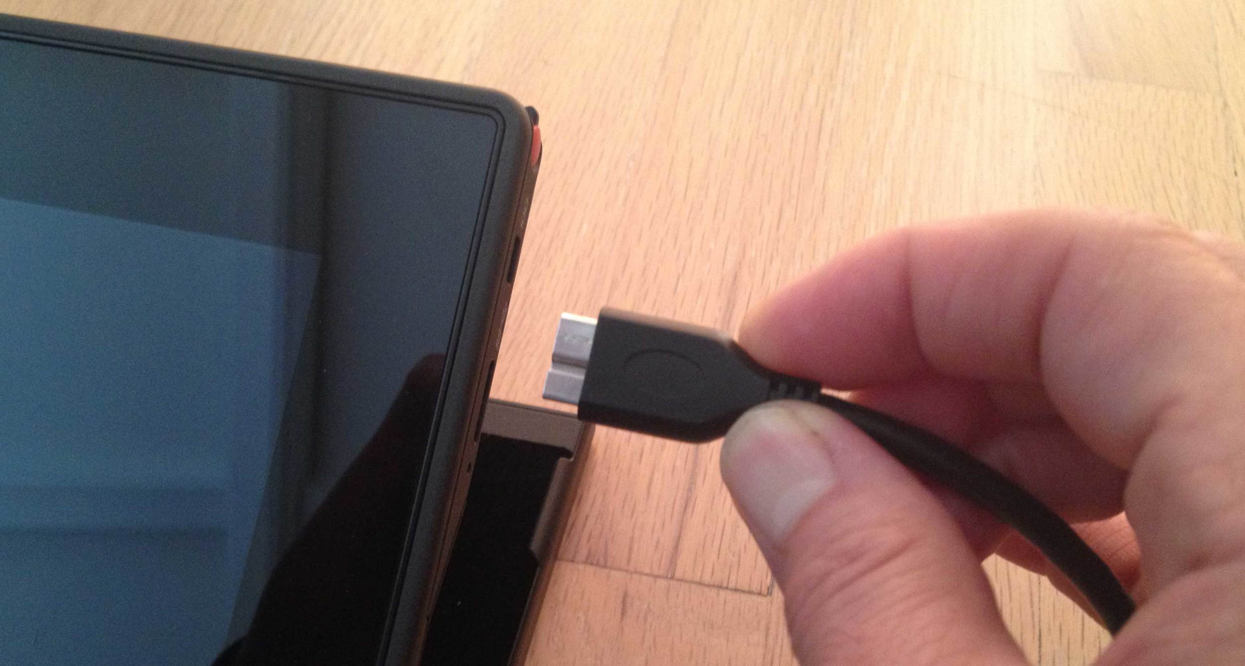 The USB 3.0 Micro B male connector attaches to the ThinkVision input.