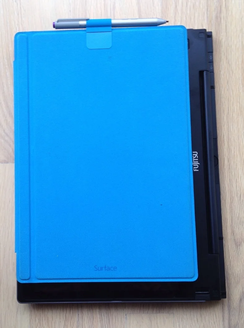 Had I kept the T904, I would have spent more of the review comparing it to the Surface Pro 3 as ATIVQ continues below. But these two images compare their sizes.