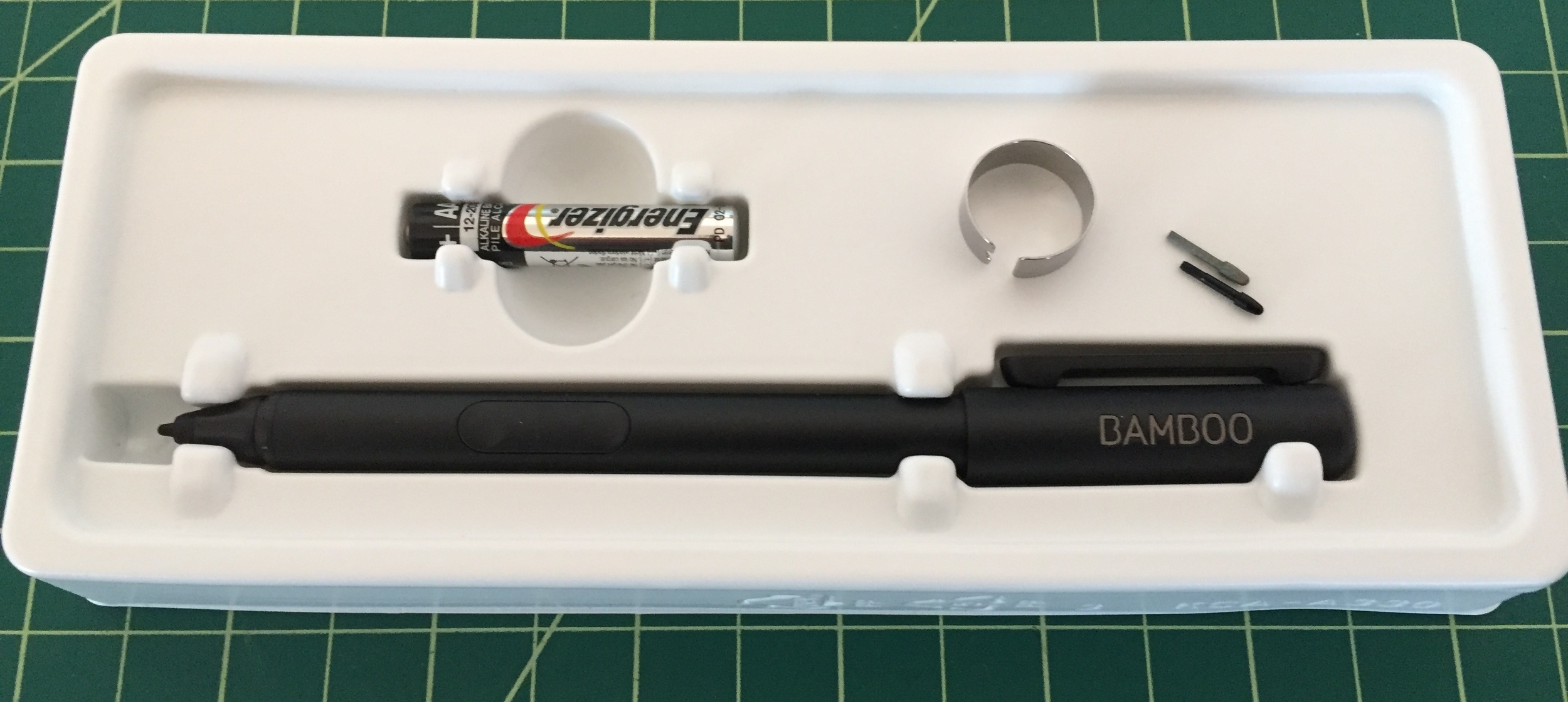 The package includes a AAAA battery, extraction ring and two spare nibs.