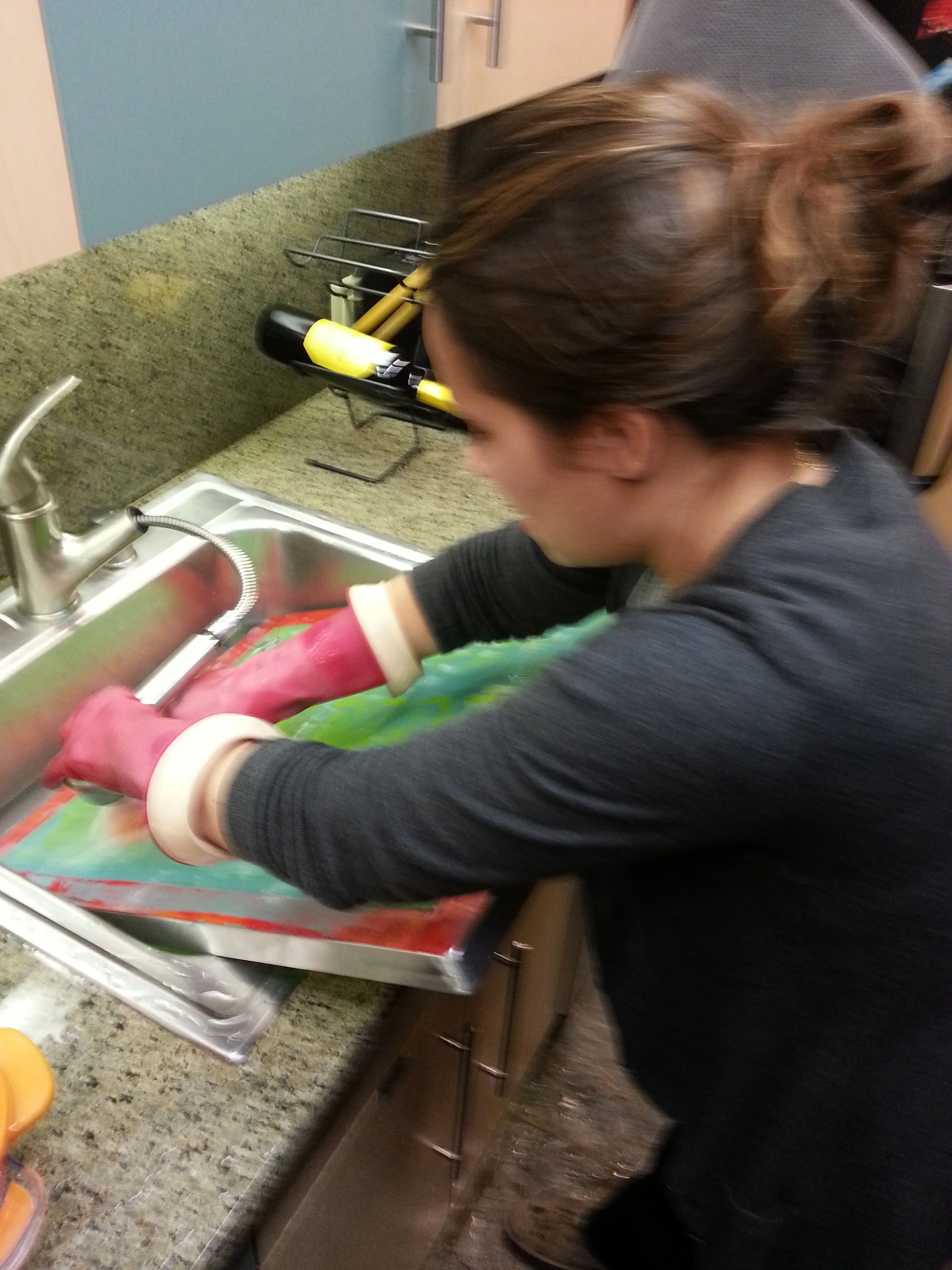 Rinsing the screen in the kitchen sink