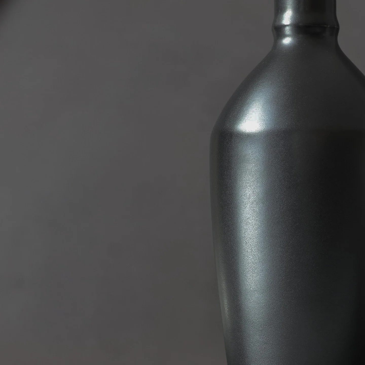 Recently, I've been experimenting with a mix of black and white tones. This particular finish strikes a balance between matte and glossy. ⁠
⁠
It doesn&rsquo;t catch the light too much, so your focus is on the form. You really start to notice the ways