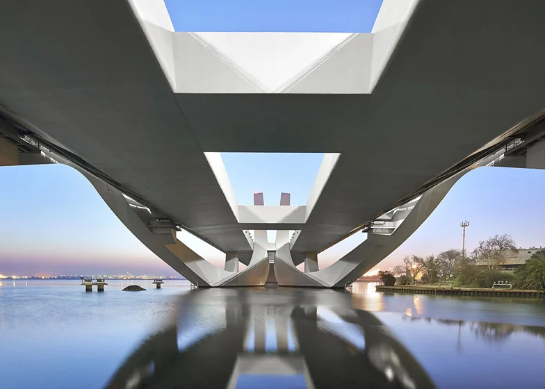 Prjkt Dump_7_Hufton+Crow&Zaha_Sheikh Zayed Bridge_2.jpeg