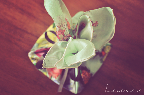 furoshiki+silk+scarf+wrapping+lune.jpg