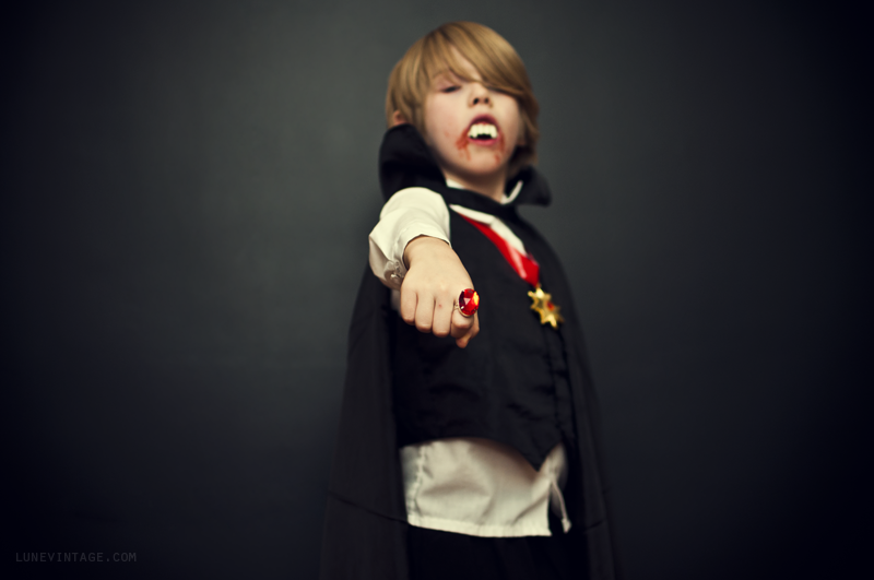 dracula+luke+lune+vintage+halloween.png