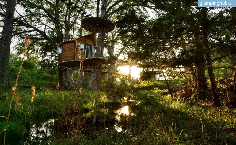 Dreamy One Room Treehouse in Austin Texas
