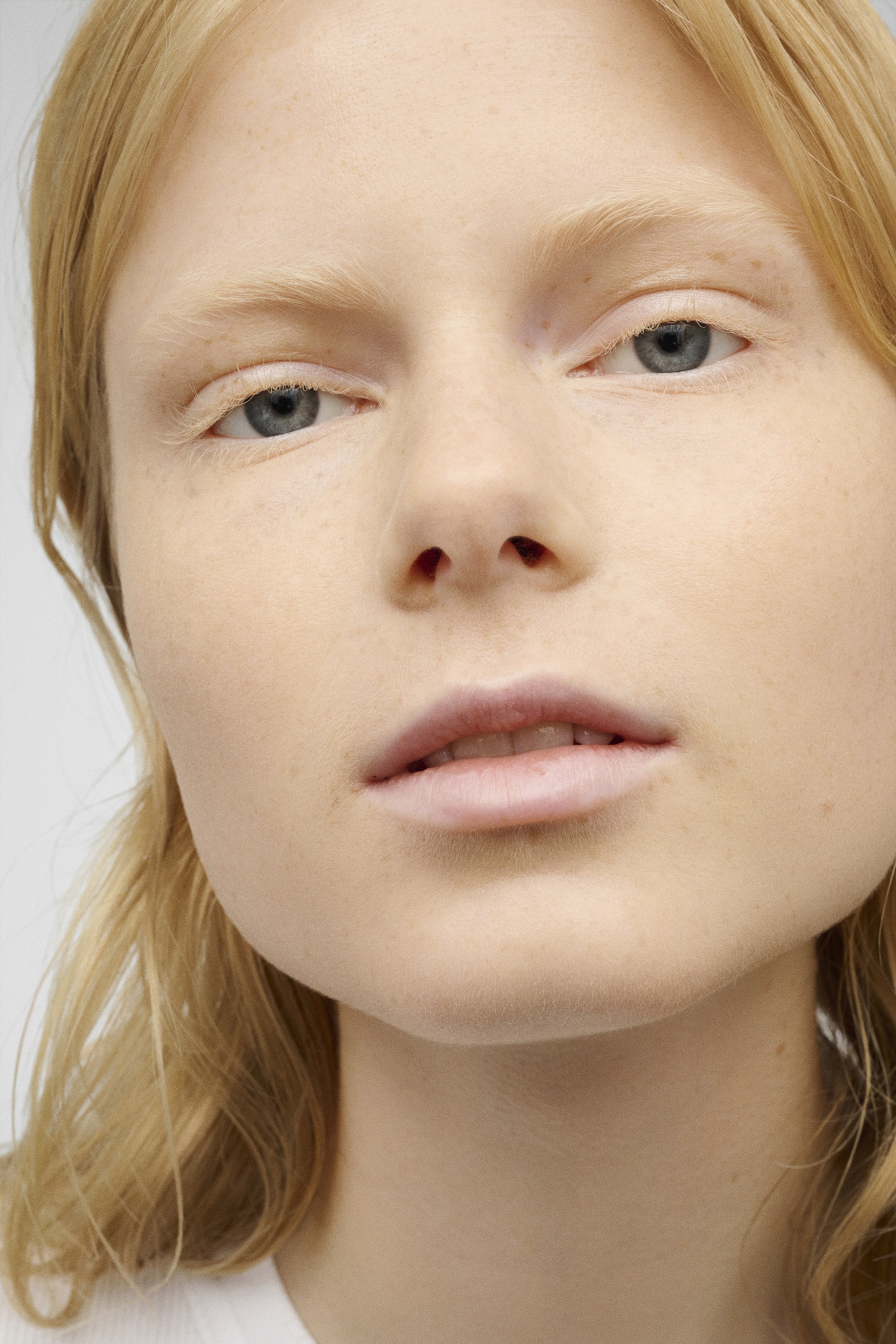 Hydro_Glow_Moisturizer_W905_Emily_004_V3_Final.jpg
