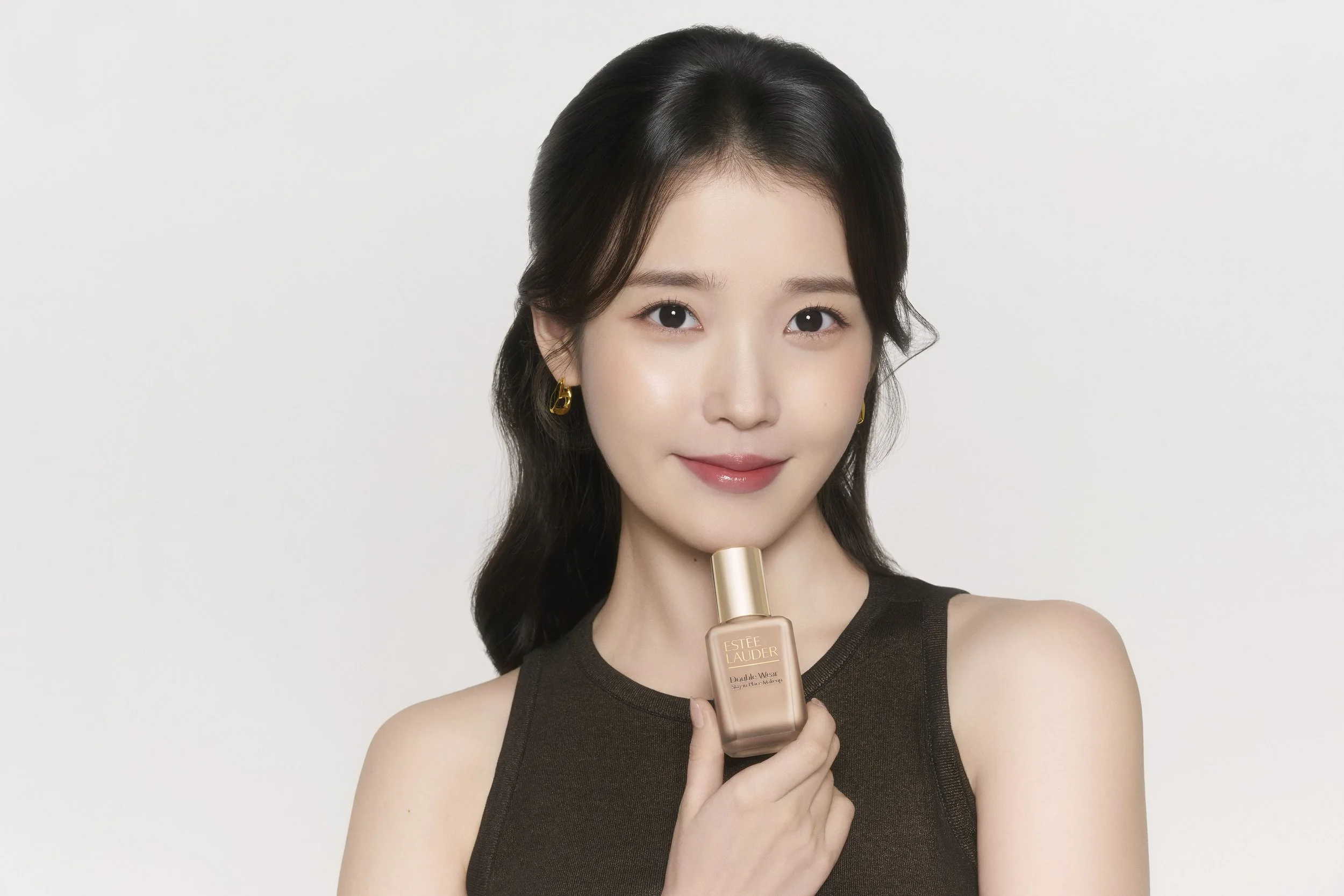 260108_EsteeLauder_IU_Look 4_HORIZON_PRODUCT_0001.jpg