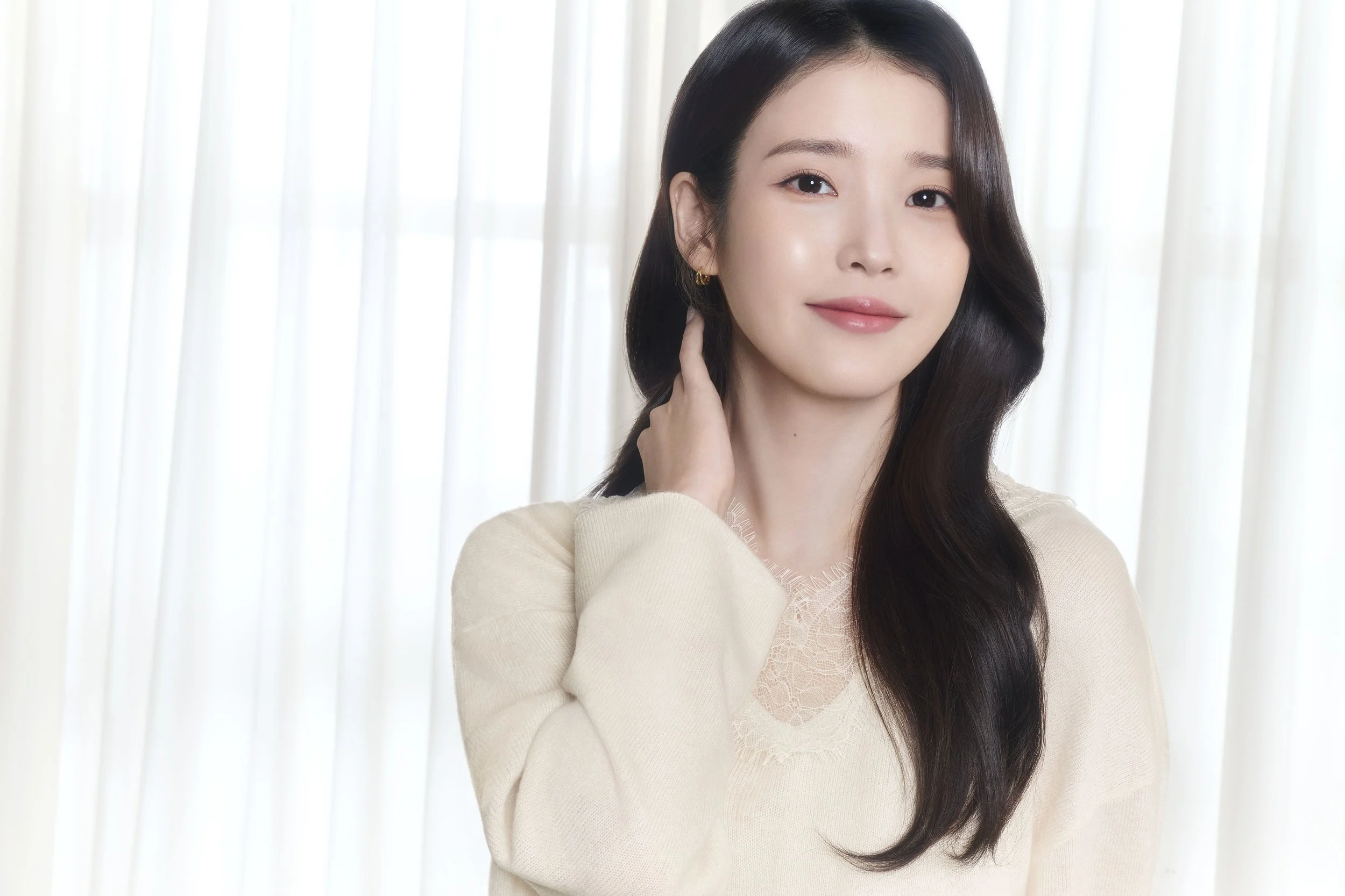 260108_EsteeLauder_IU_Look 2_APARTMENT_0015.jpg