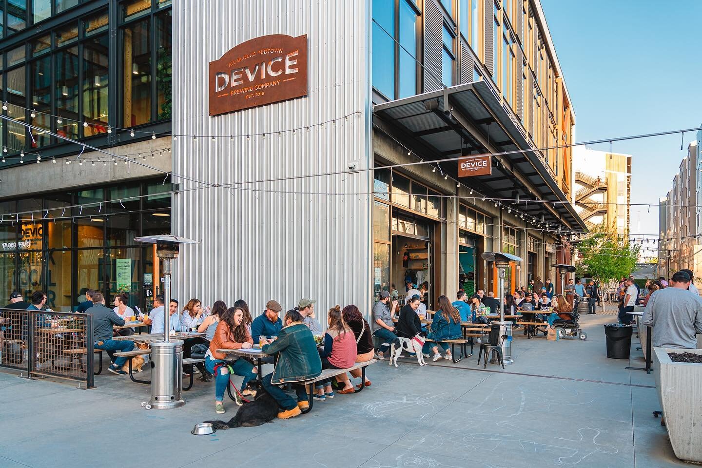 Thursday is Trivia Night at Device Ice Blocks, and we couldn't be more excited to challenge your knowledge while you soak up this beautiful weather. 🌞 @Trivialogy101 will be hosting one of the best rounds of trivia in #Sacramento, with the fun kicki