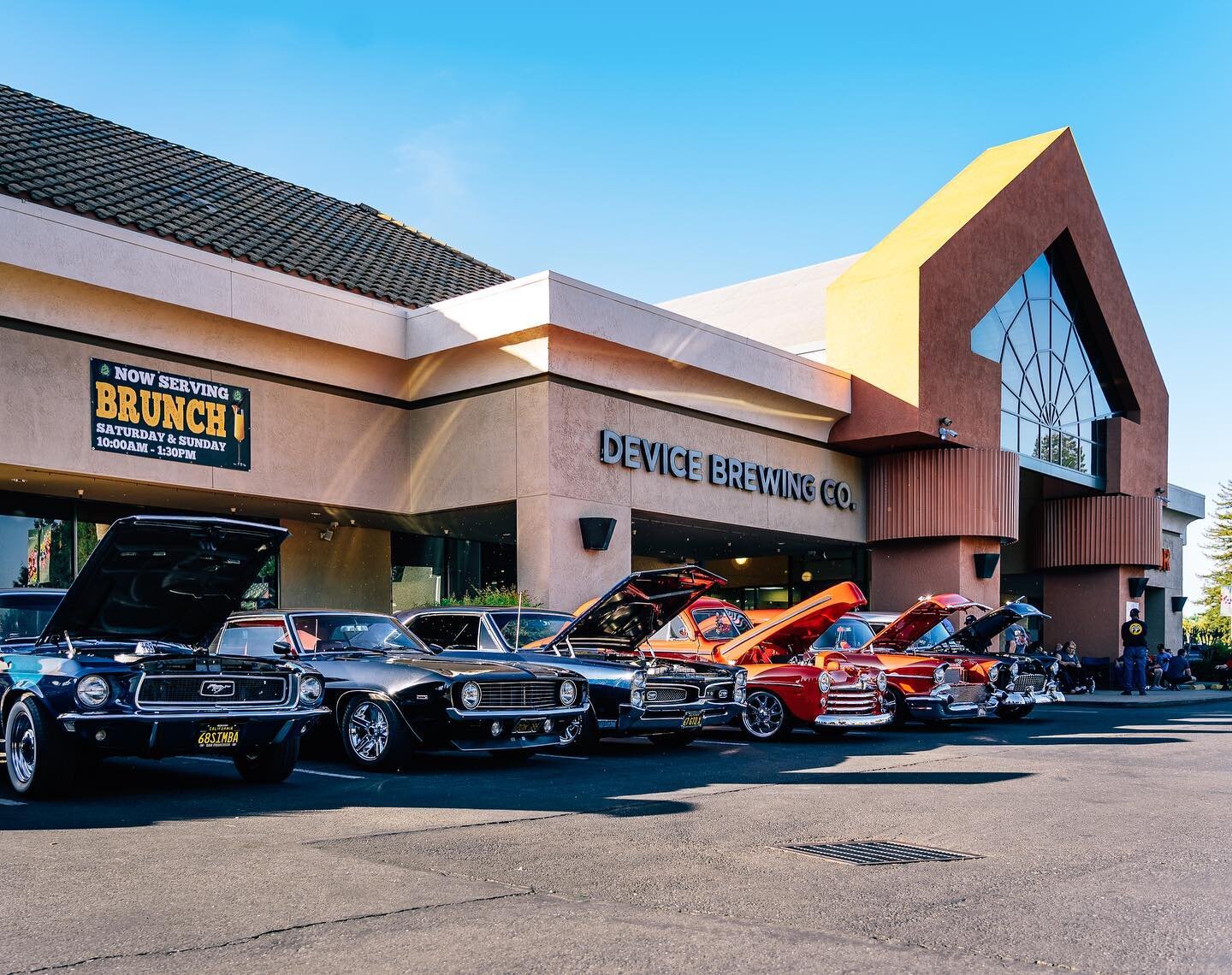 It's Device Pocket/Greenhaven Classic Car Show + Bingo Night! 🚗🎉 We'll have an array of gorgeous classic cars out tonight from 4-8pm, with our free-to-play bingo night kicking off at 6pm.
&nbsp;
It's fun for all ages, so bring the family out for fo