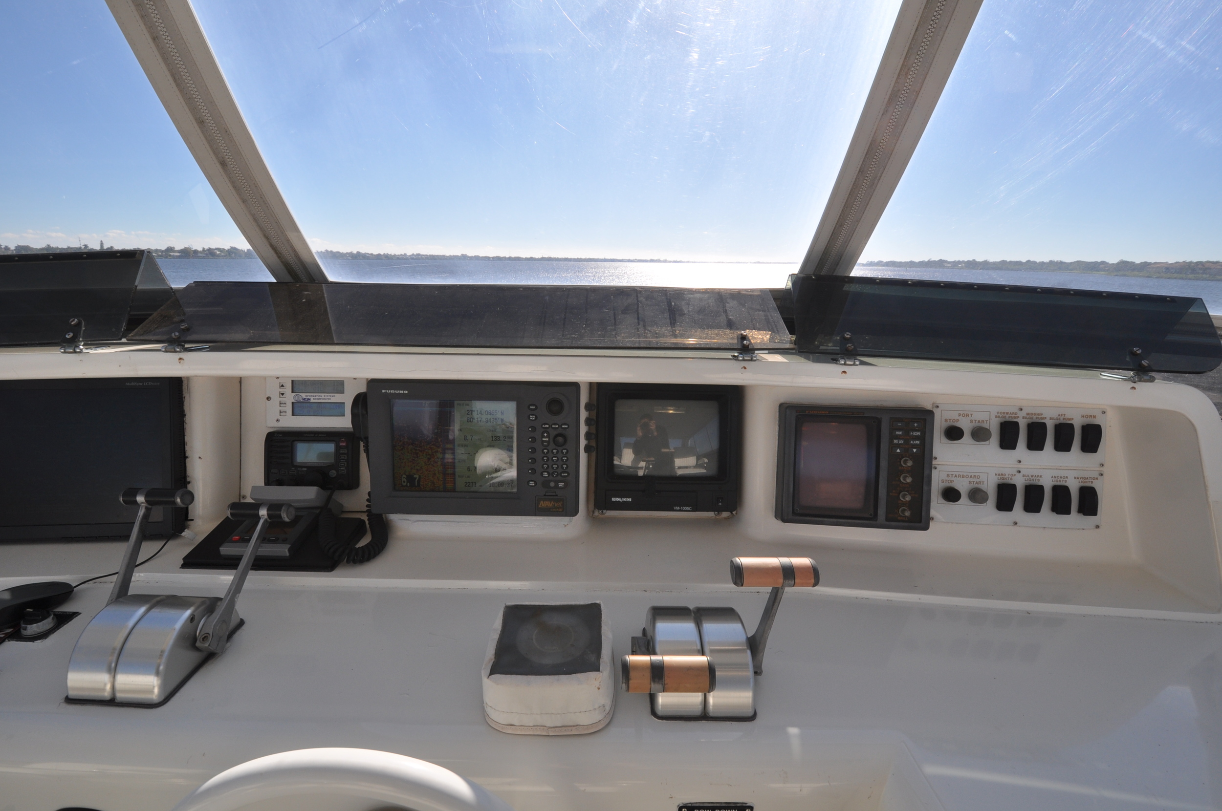 108 - Fly bridge helm.JPG
