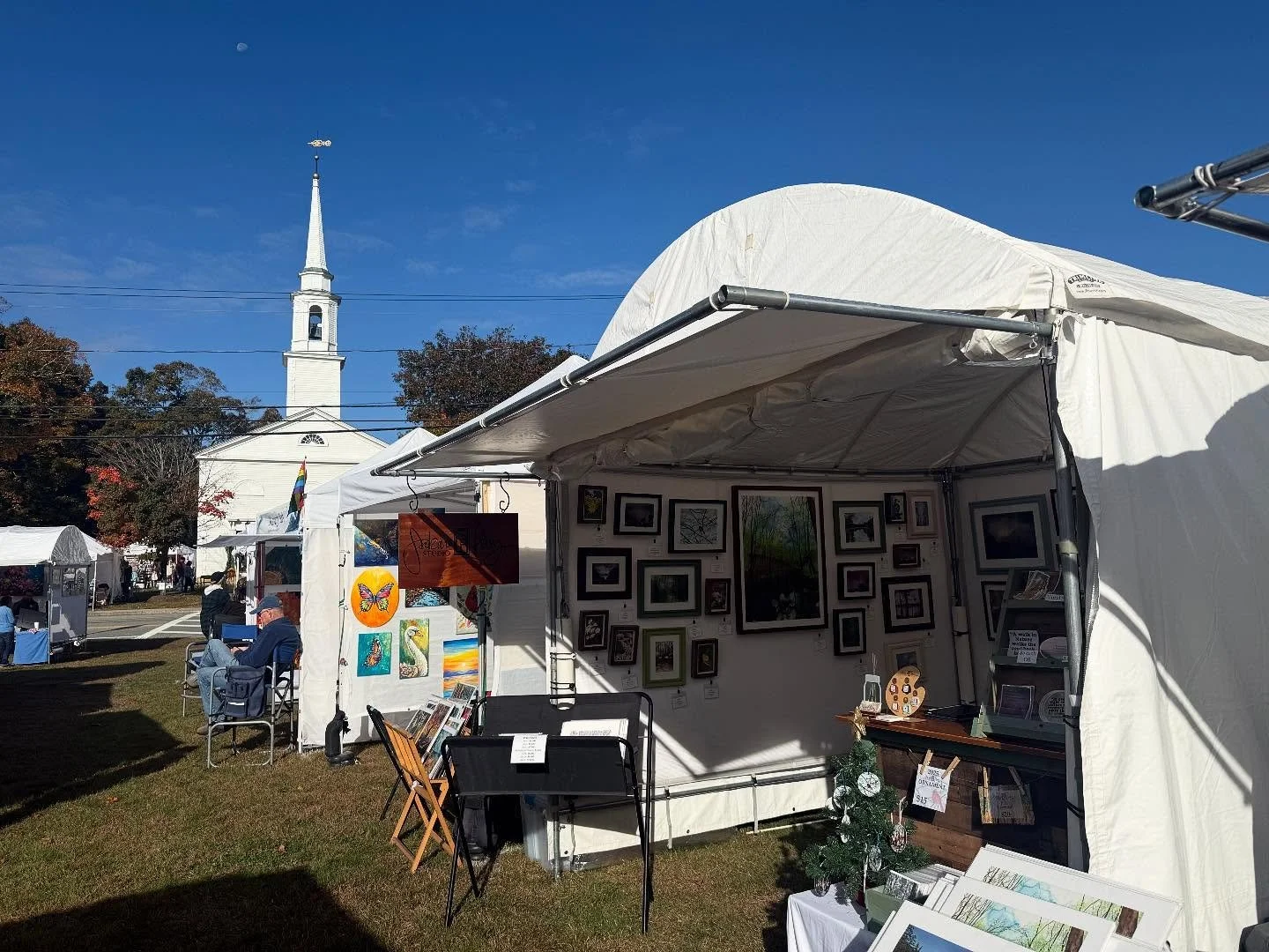 It&rsquo;s just about 10am and the Scituate Art Festival is in full swing!!! Come on by 10am-5pm today for the best shopping day of the weekend! And before you ask, yes I did already eat my apple dumpling 🍎 😂 
.
.
.
#scituateartfestival #riartfesti