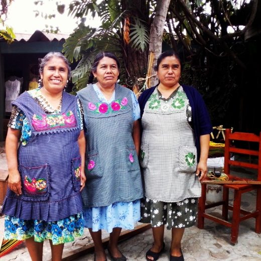 The women of the Navarro Gómez family, Santo Tomás Jalieza 