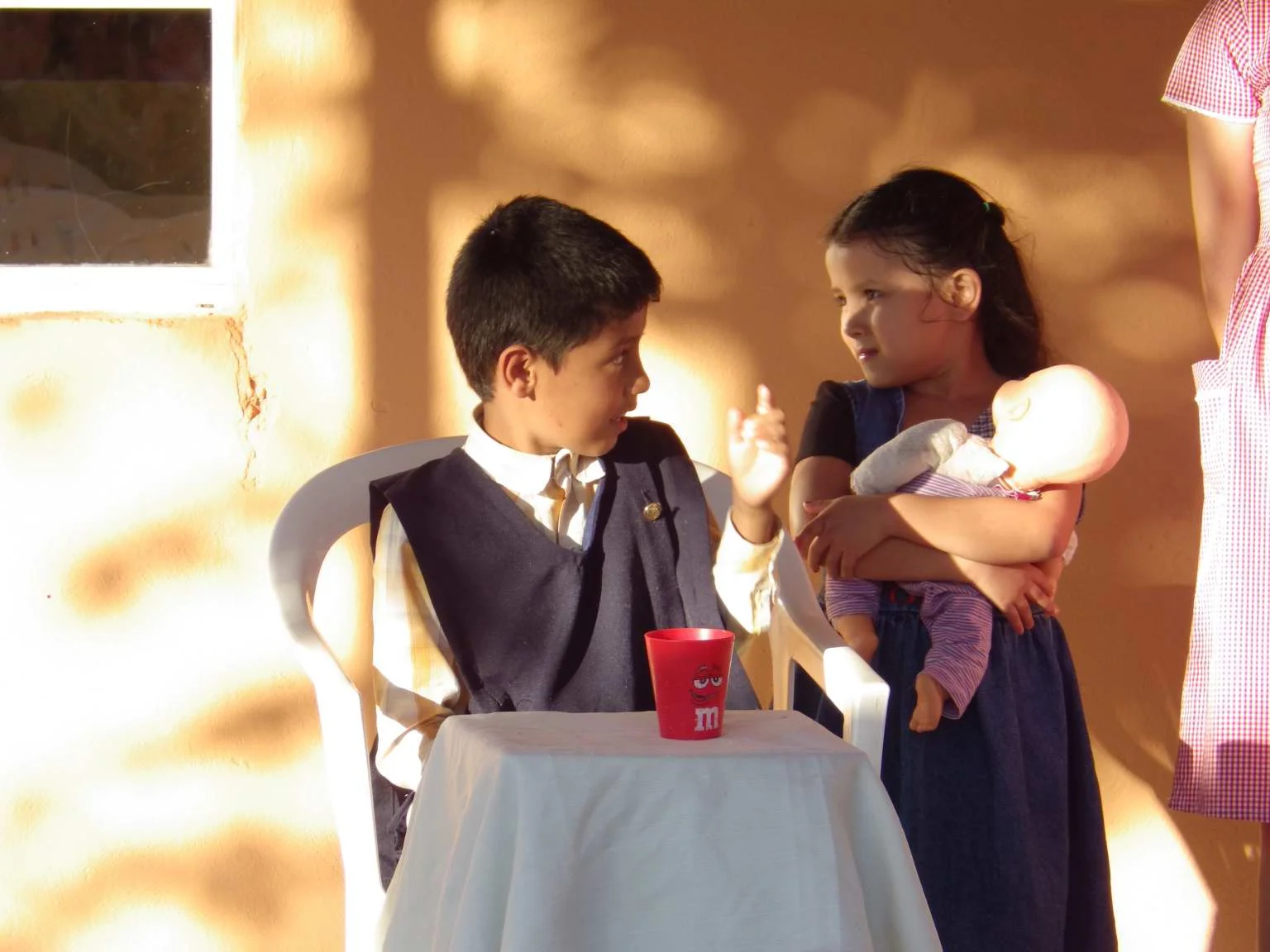 Chepe, Katia, and Lane performed a dramatization of the well-known song "La Merienda" by Cri-Cri