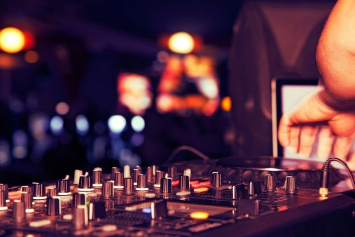 Full Tilt Remix was create in 2005 as an alternative means for mixshow, club, and mobile DJs to receive the latest hits all on one CD.