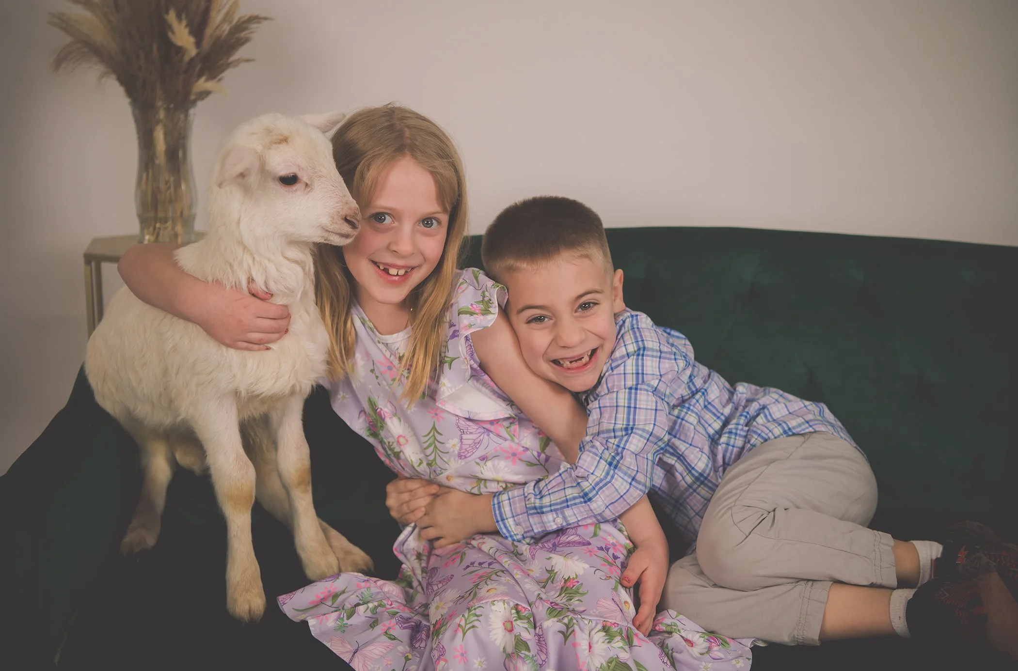 EasterMini2025-Ava+Luca-7246-2 copysmall.jpg