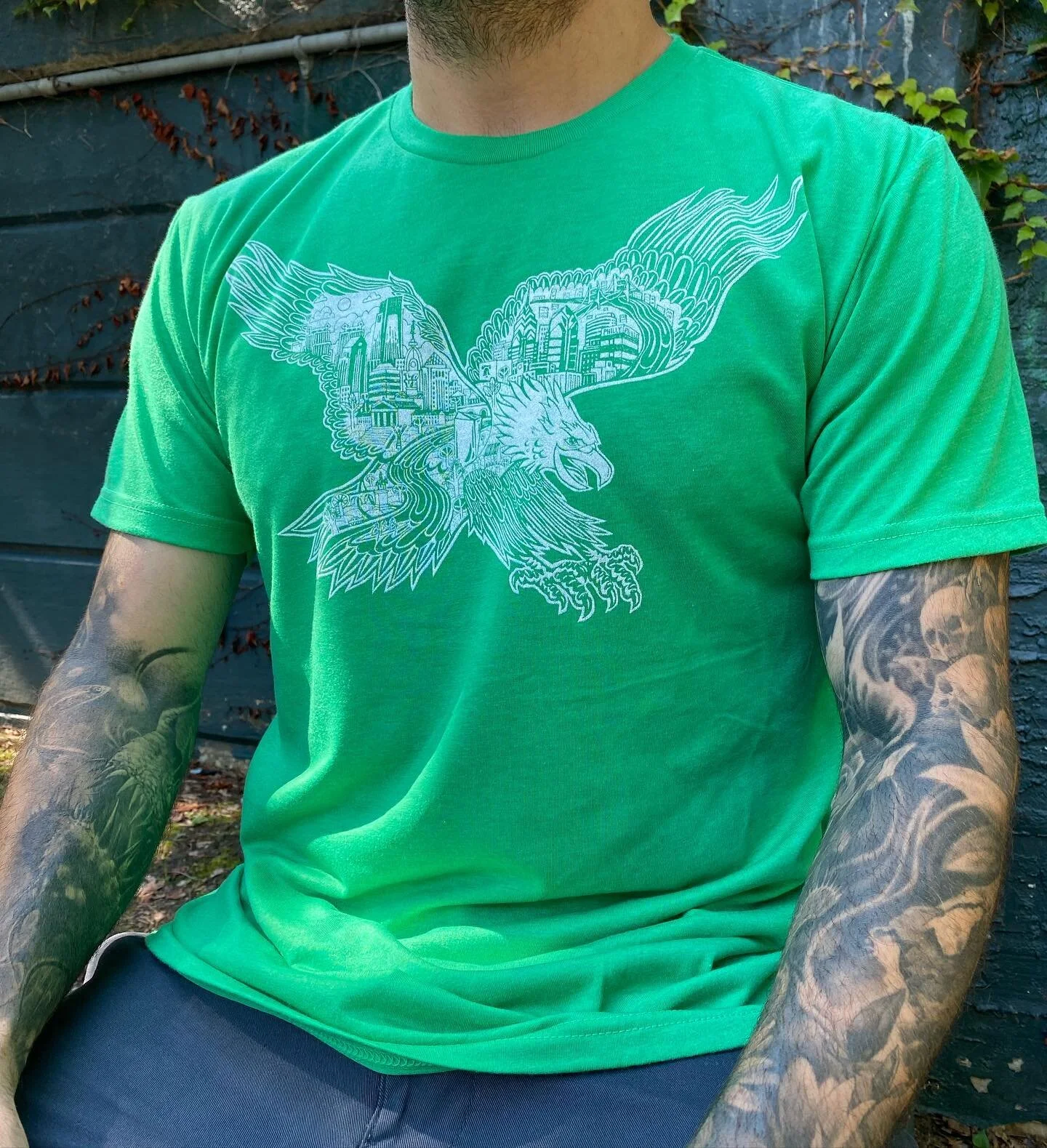 @clovermarket CHESTNUT HILL TODAY SUNDAY 9/10, 10-4 RAIN OR SHINE!
.
Come grab some fresh birds gear before kickoff 🦅
.
#paulcarpenterart #clovermarket #clovermarketsneakpeek #illustration #streetwear #screenprinting #philly #philadelphia