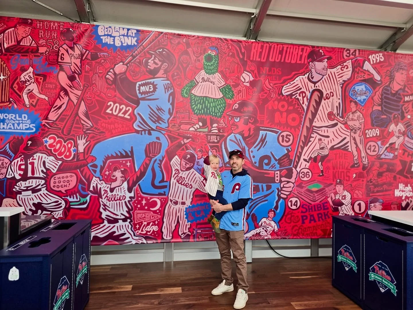 RED OCTOBER!!!
❤️ 💀 🔔 🌭 ⚾️ ❤️ 
.
@phillies mural at CBP
.
#paulcarpenterart