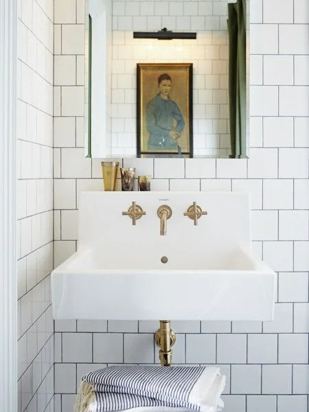 CAROLYN SELLERS' BATHROOM DREAMING PINBOARD