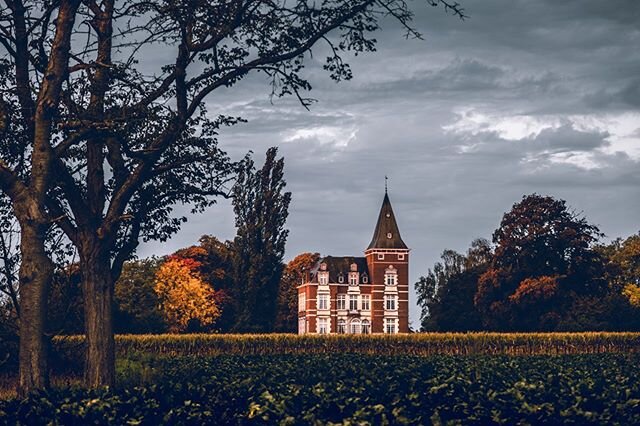 This is the same castle as in my previous post, Castle&quot;De Klee&quot; in Borgloon, Belgium... but in a different composition. 
This time I posted the unedited version with it..., Because, why the hell not? It shows how important post-processing i