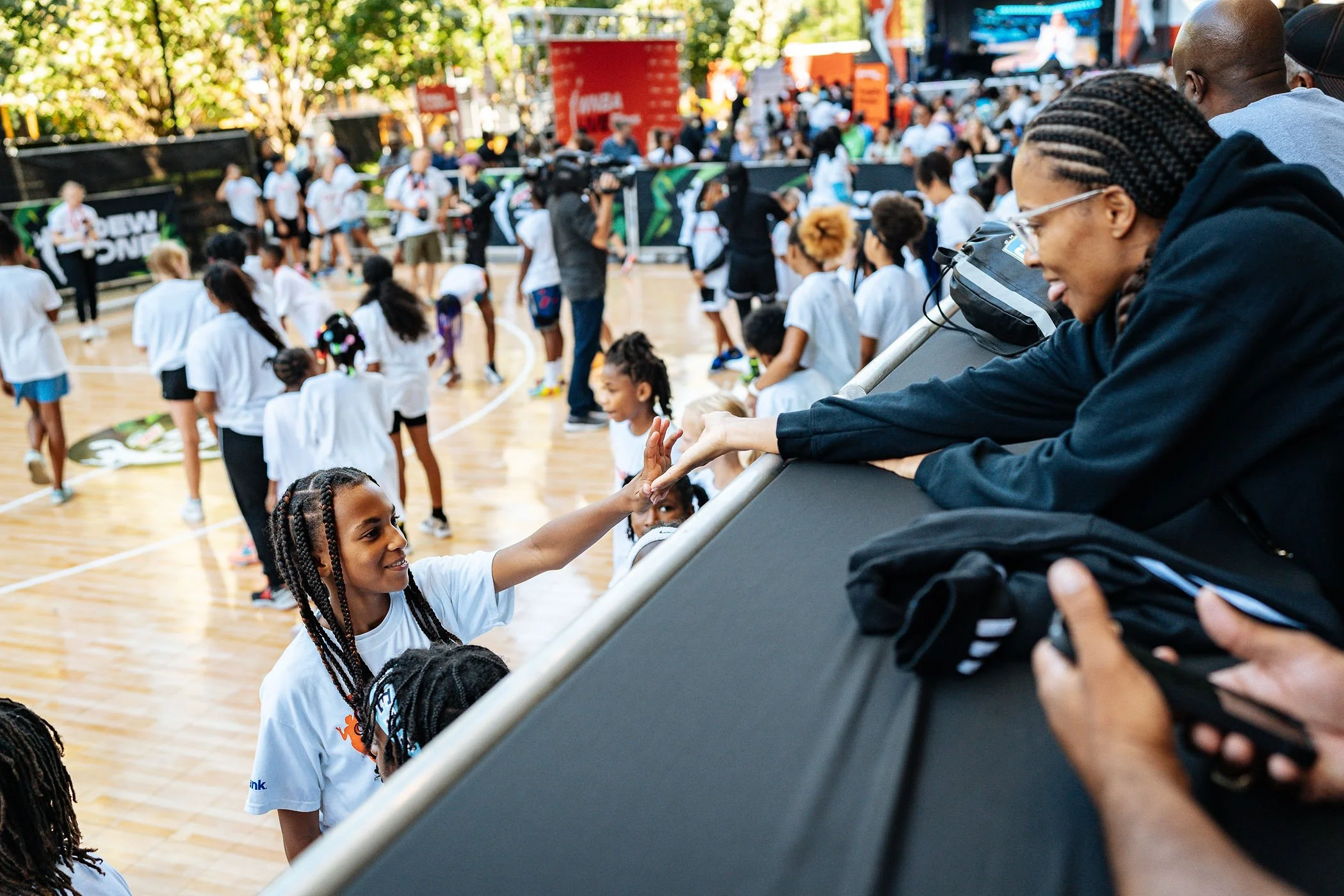 wnba-live-basketball-activation-chicago-zoe-rain-studio-events-07.jpg